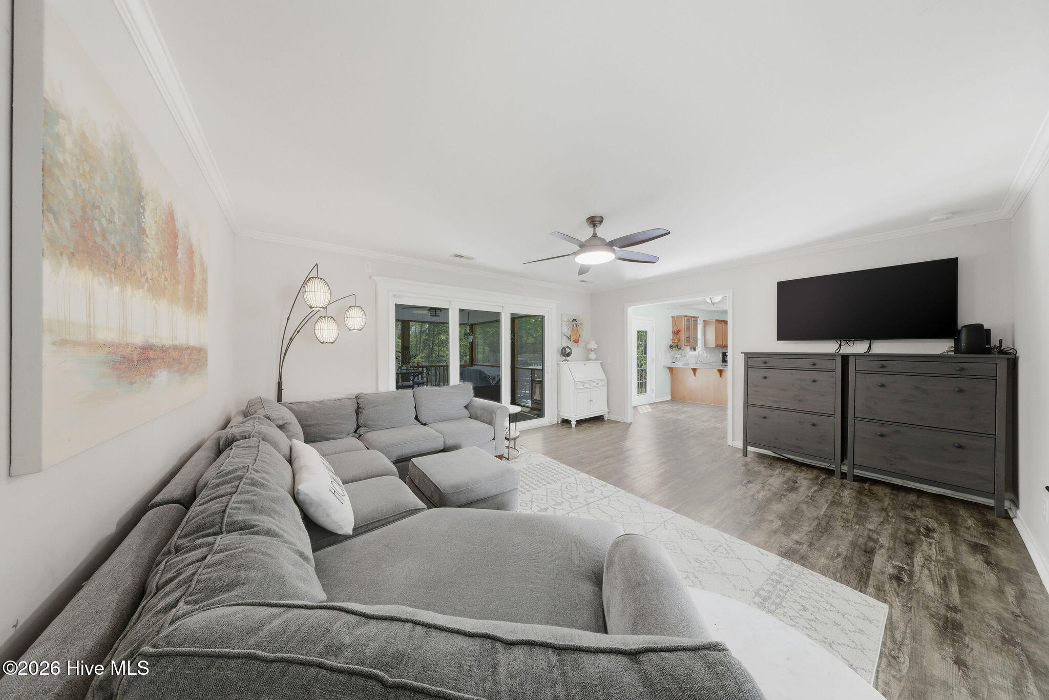 100565311 | Photo 24