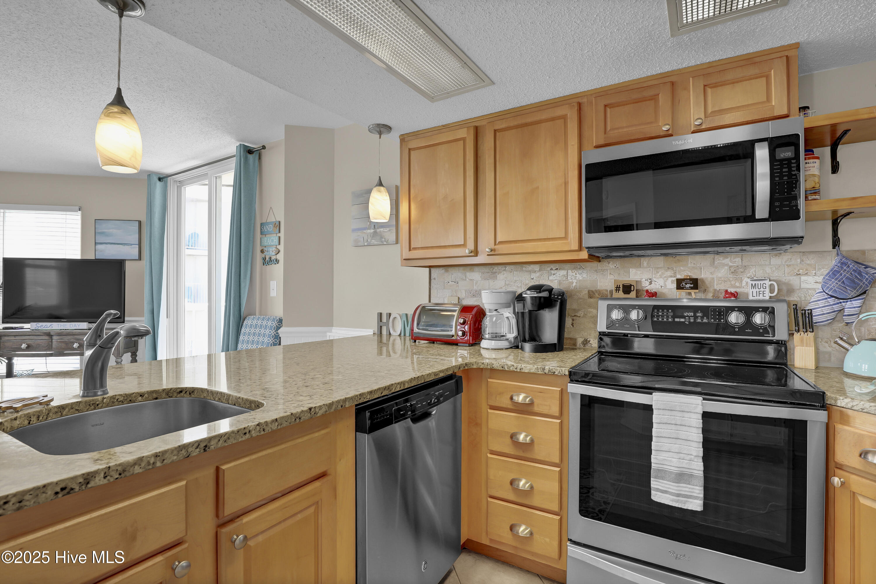 100517614 | Photo 14