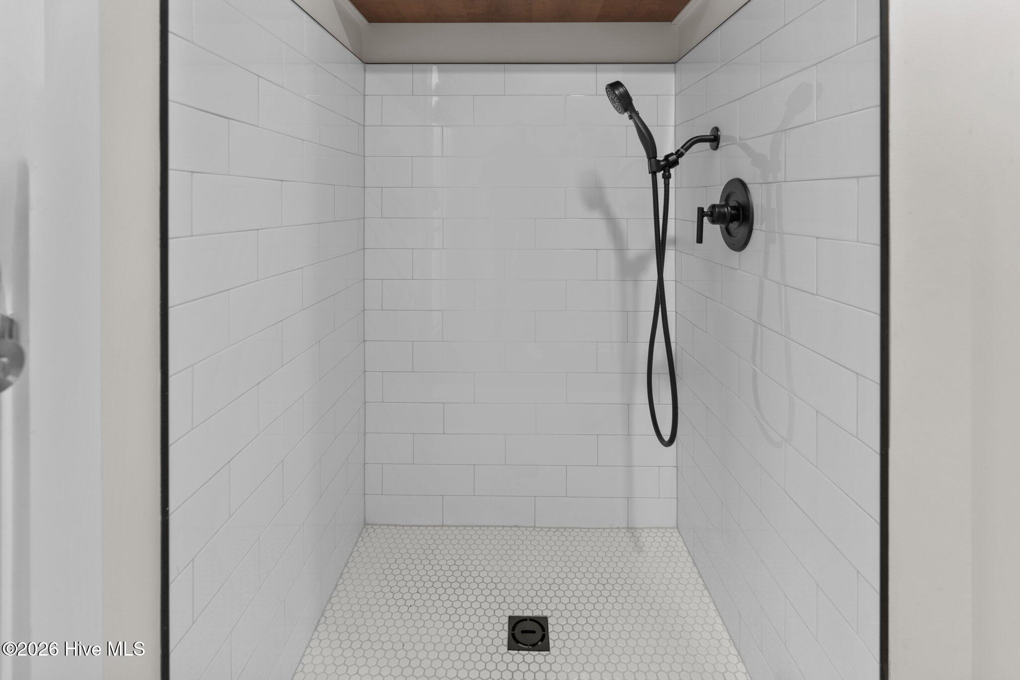 100557813 | Photo 30