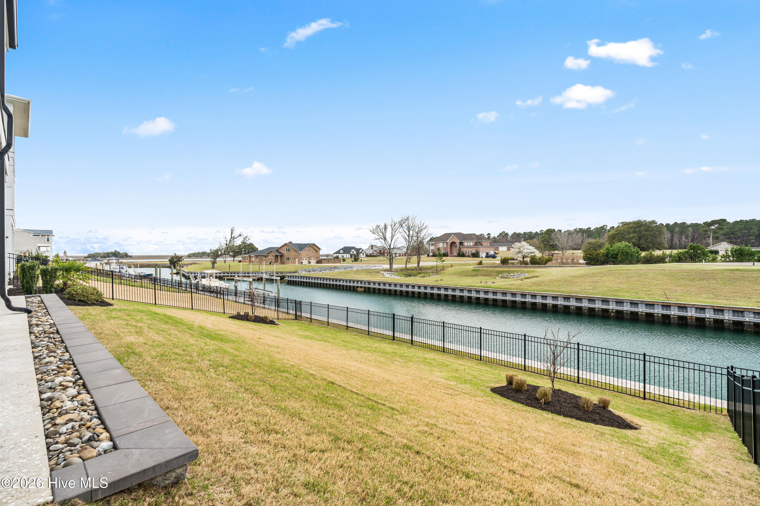 100567165 | Photo 92