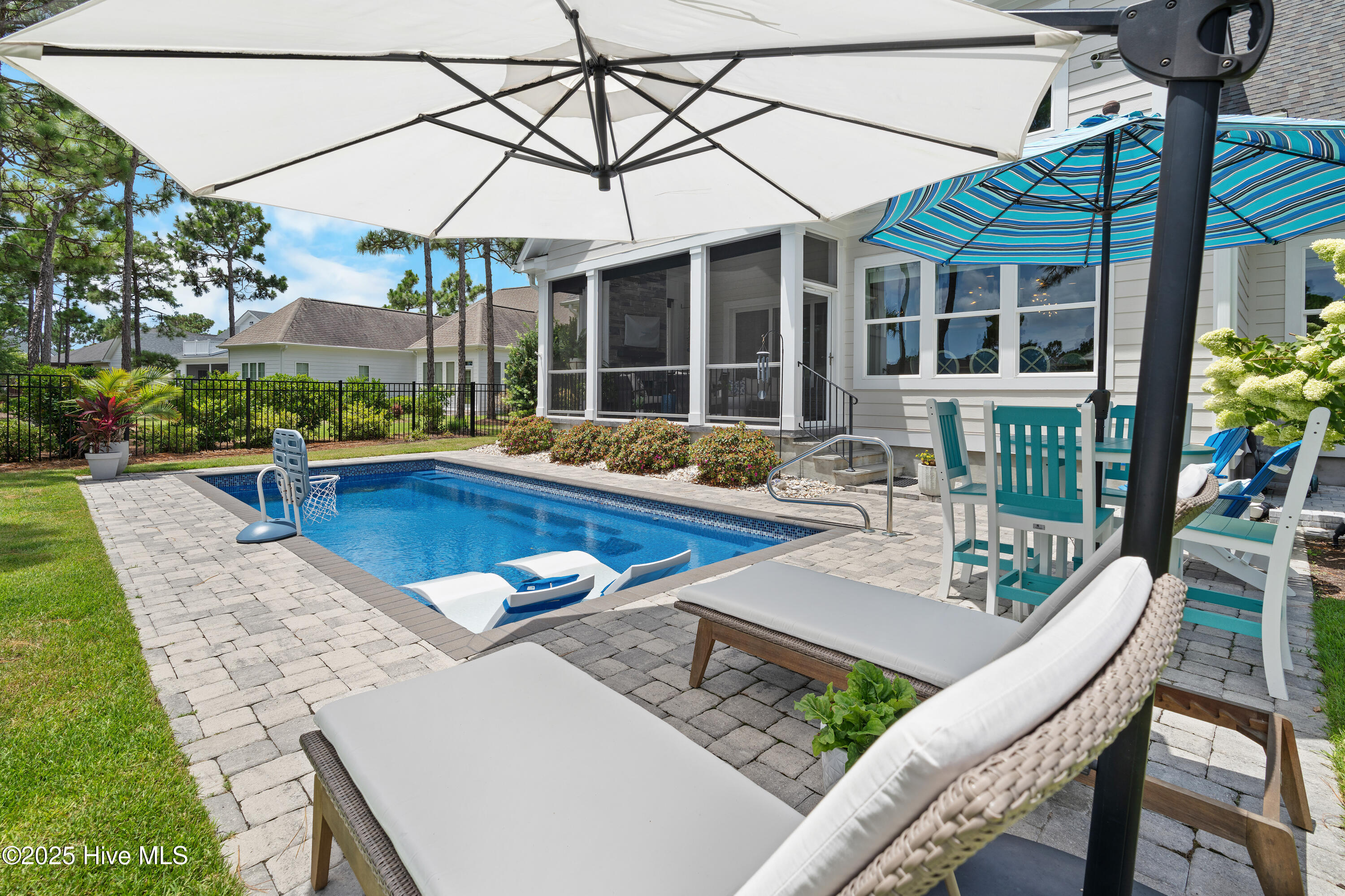 100551576 | Photo 54