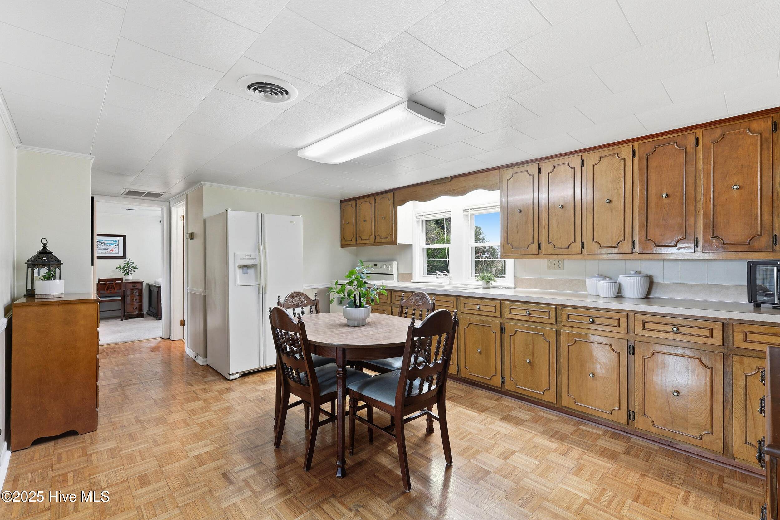 100536574 | Photo 11