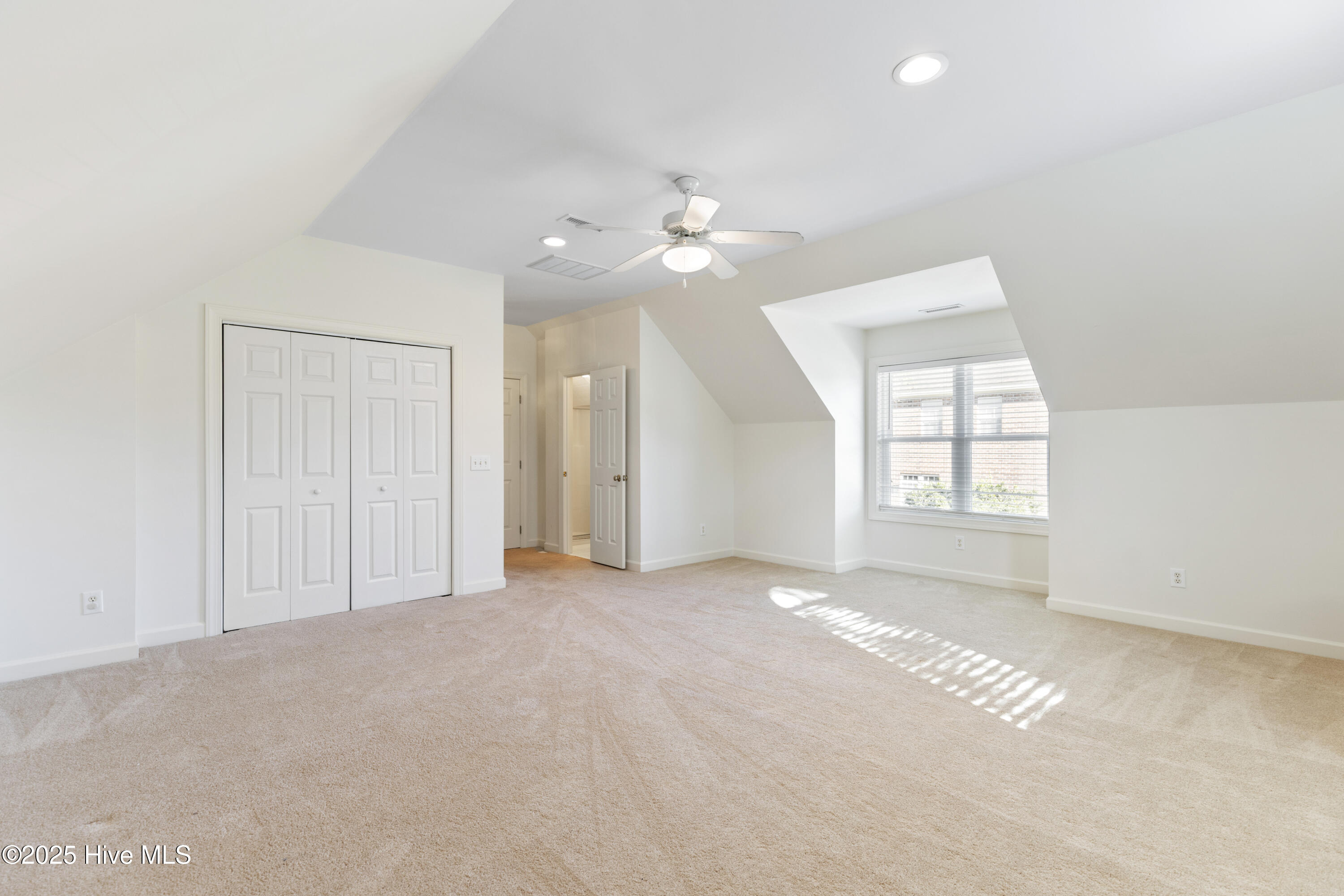 100539771 | Photo 13