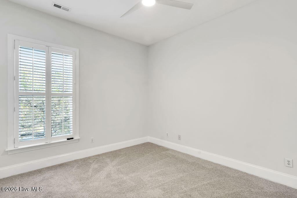 100562852 | Photo 18