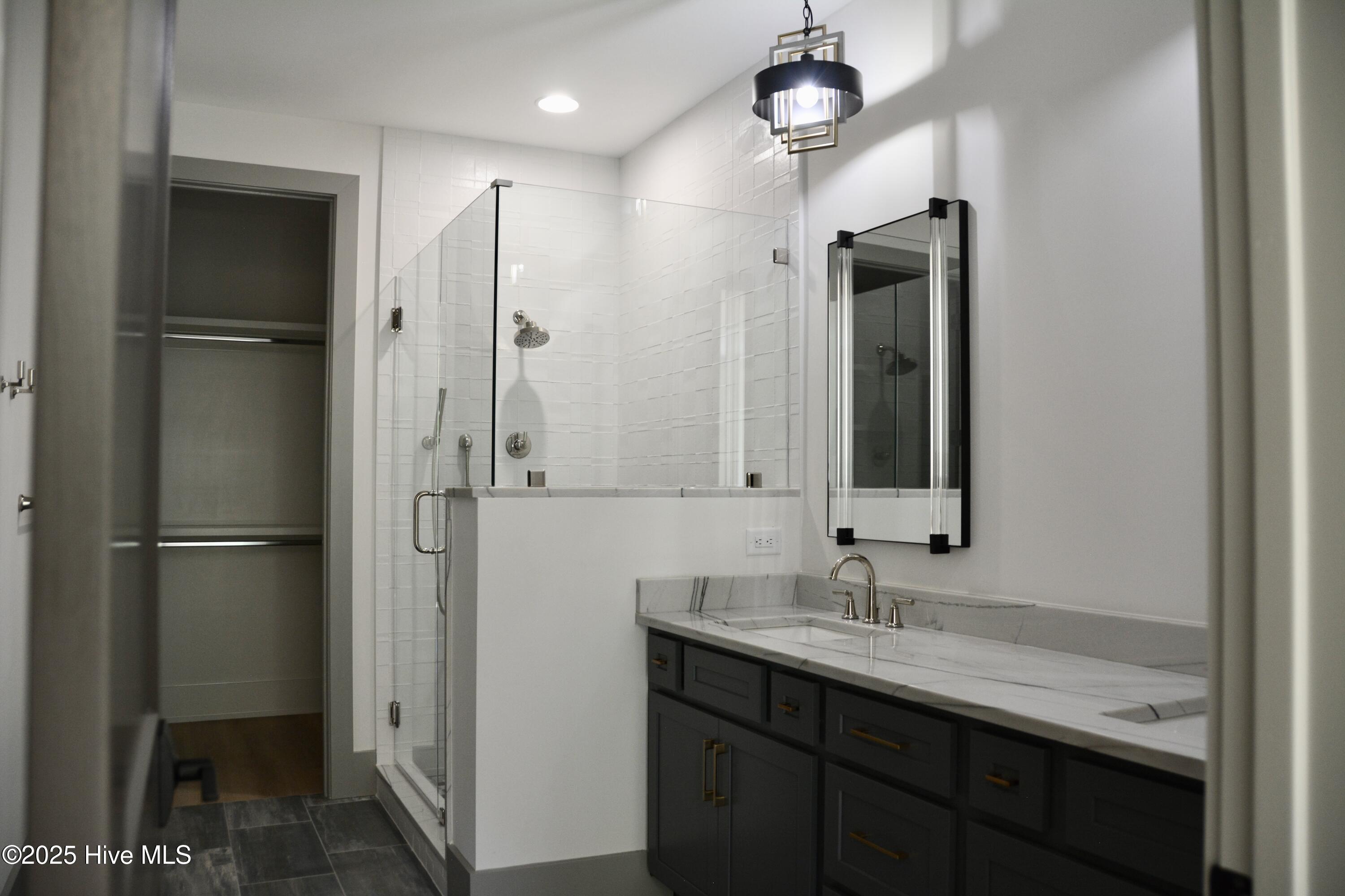 100508502 | Photo 37