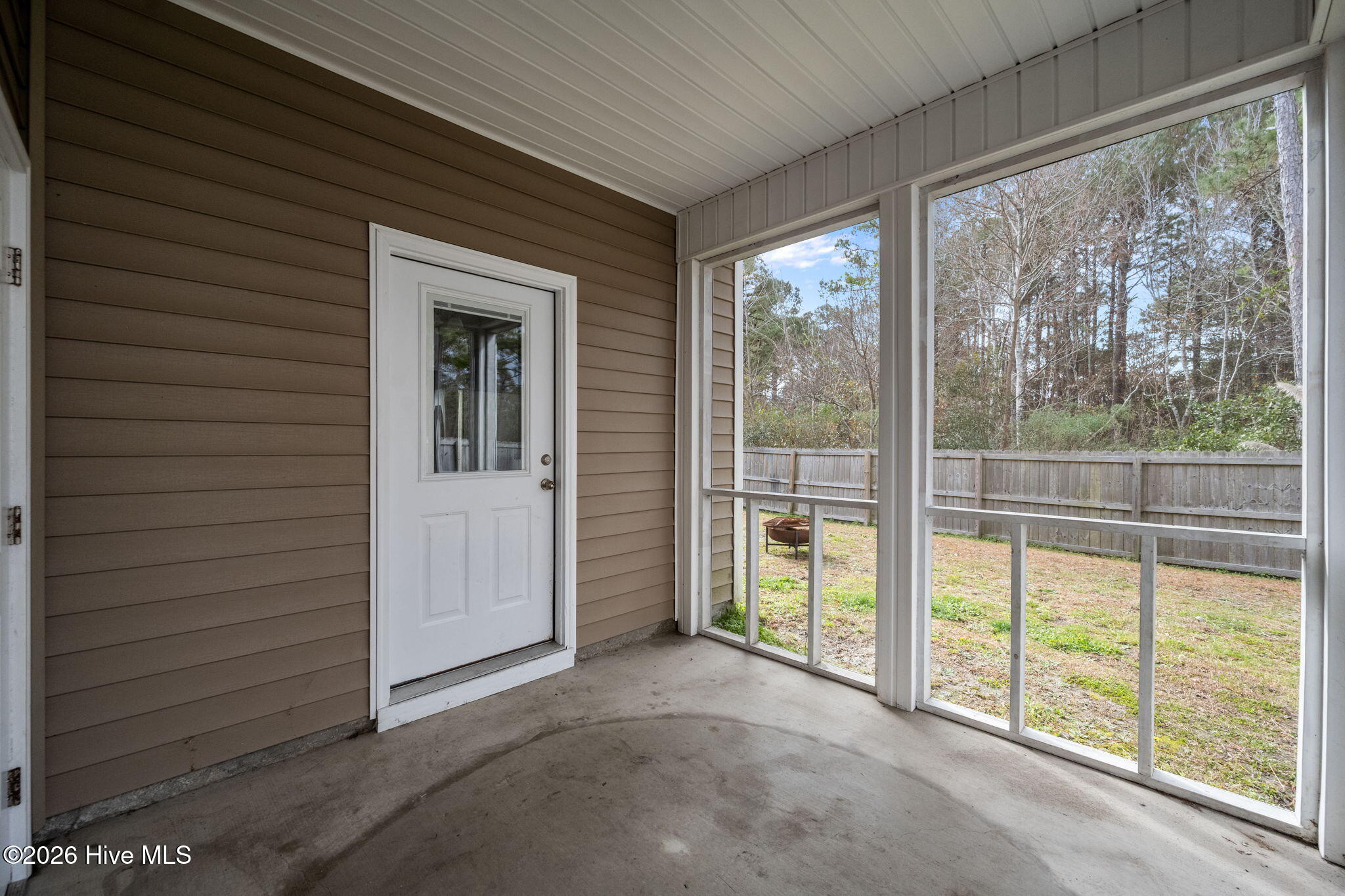 100549610 | Photo 35