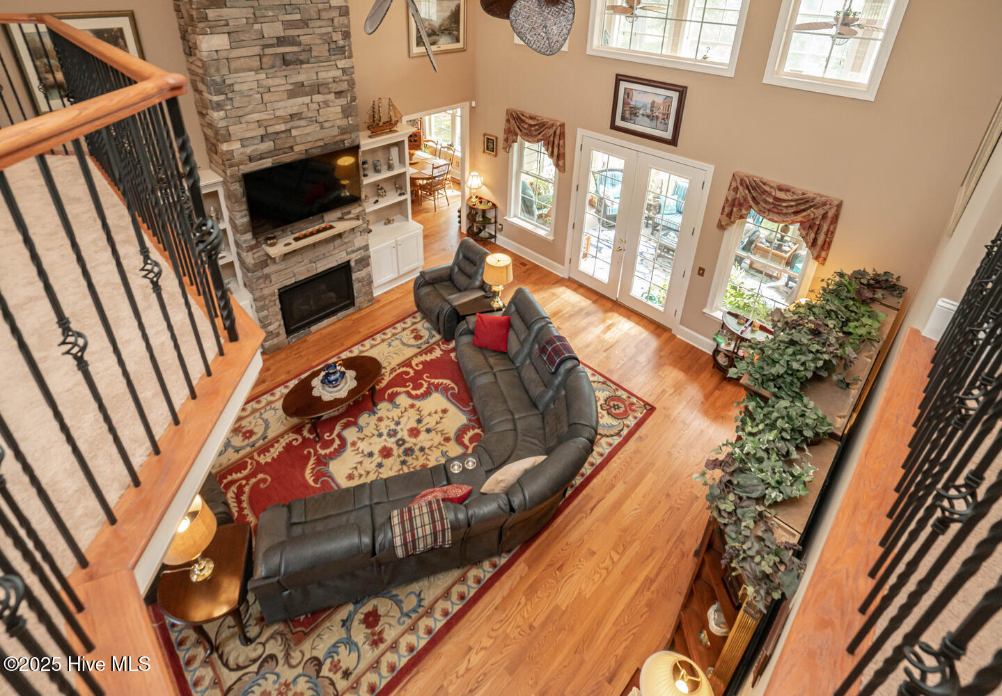 100534571 | Photo 90