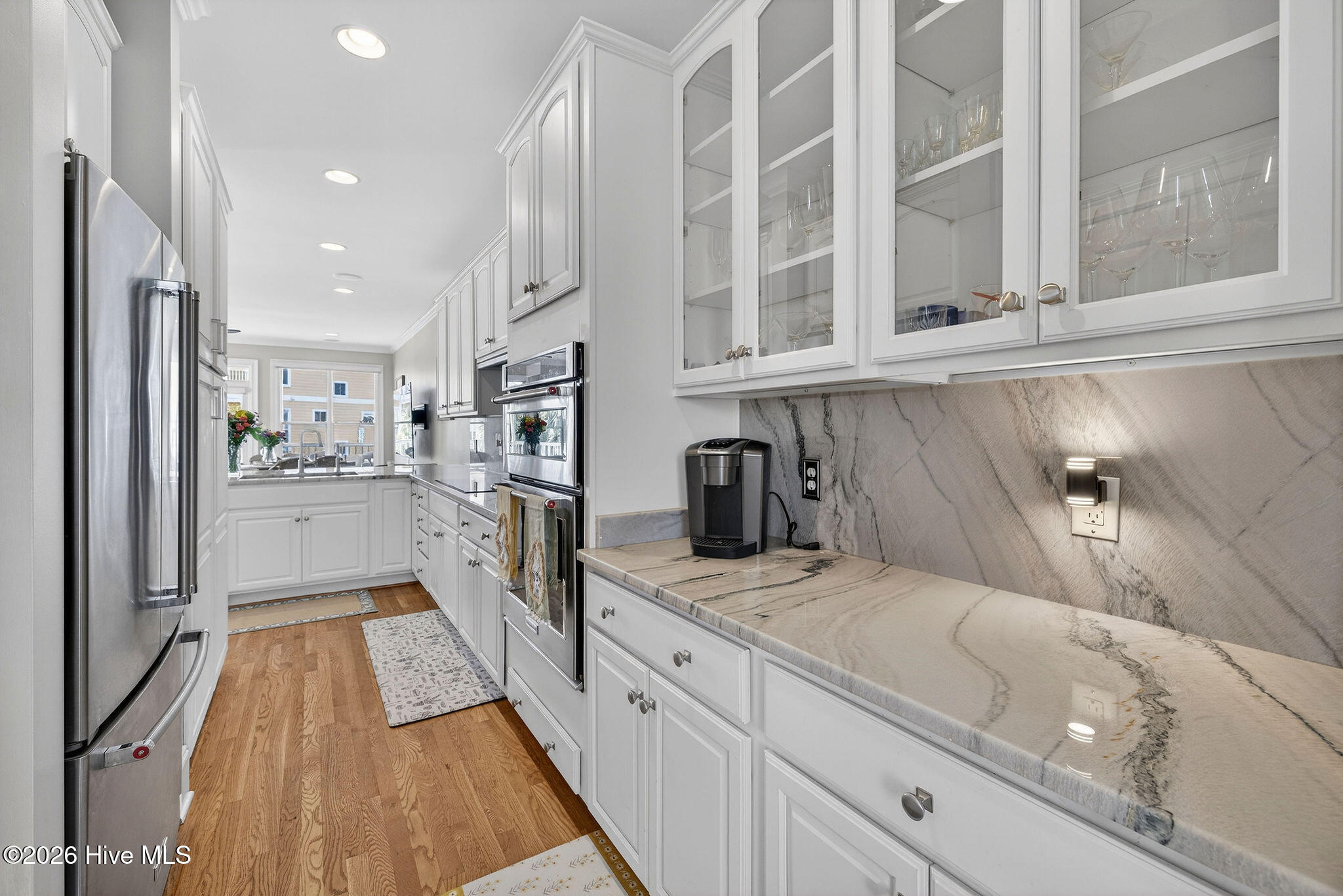 100562225 | Photo 23