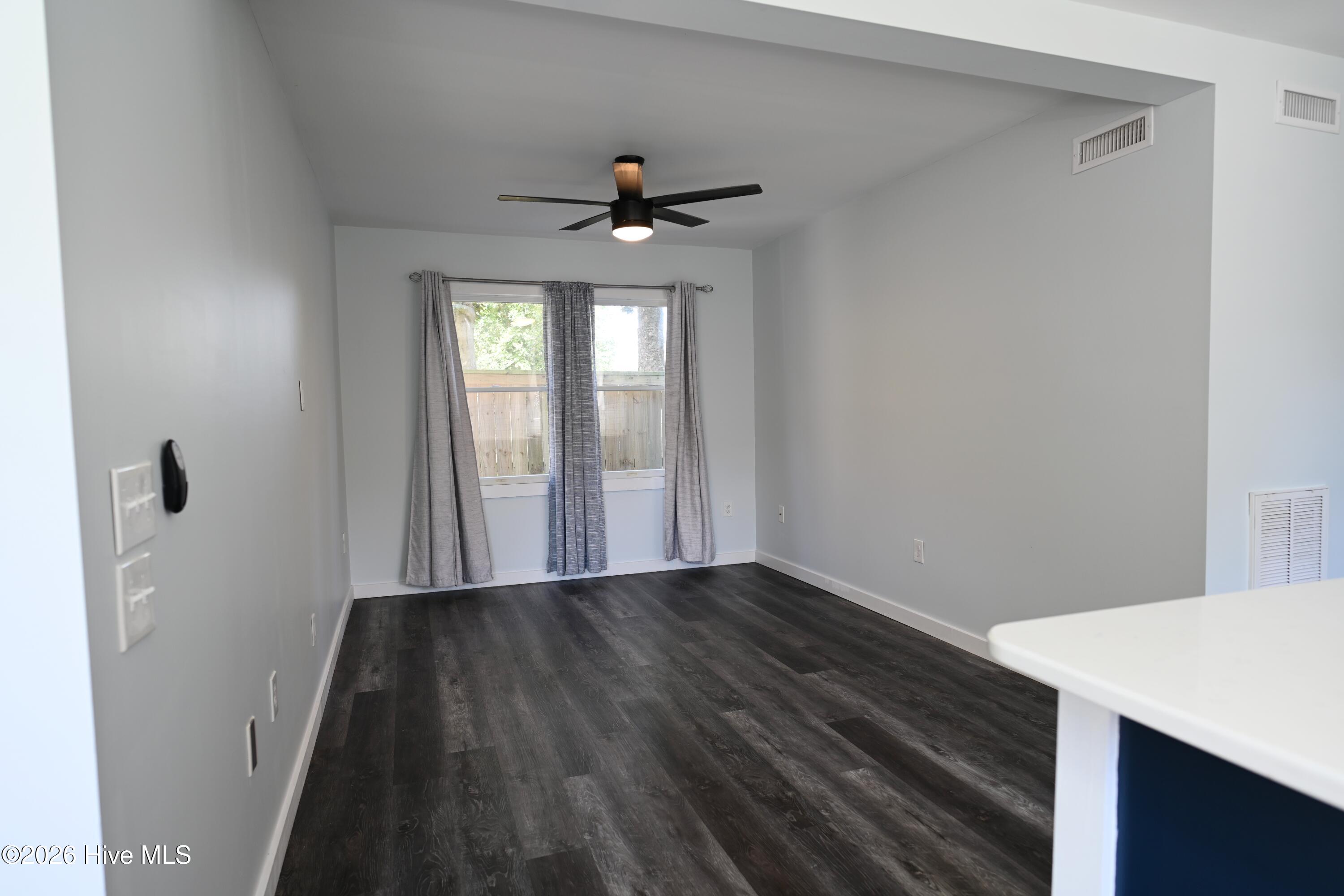 100570662 | Photo 35