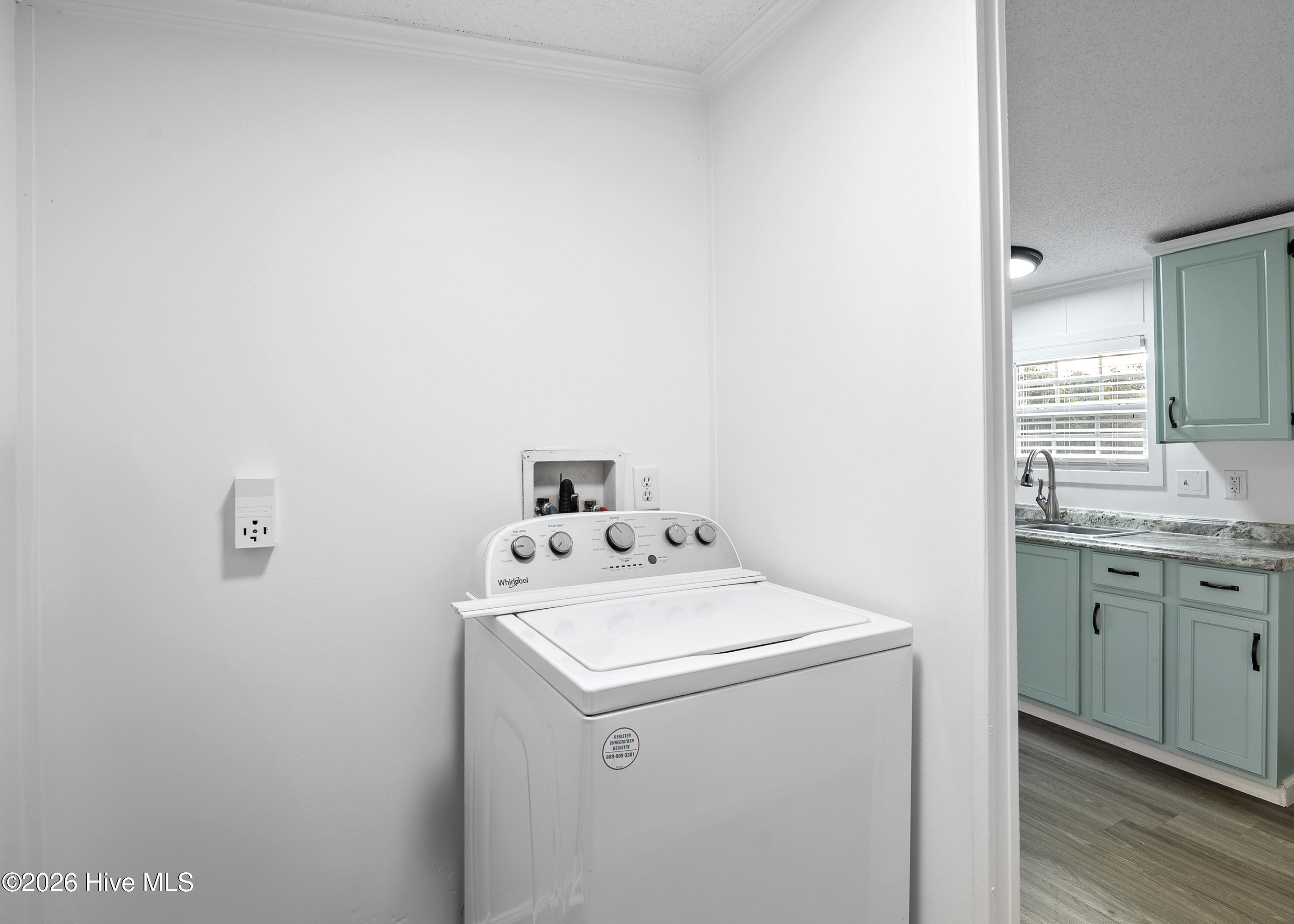 100561099 | Photo 15