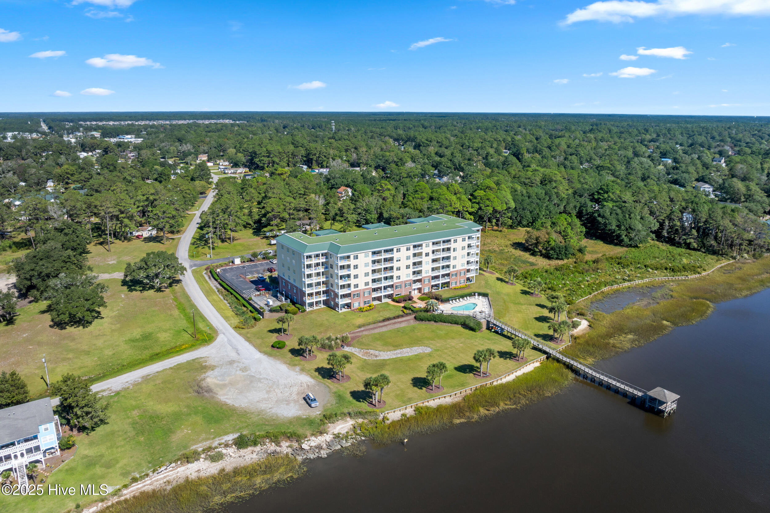 100537007 | Photo 43