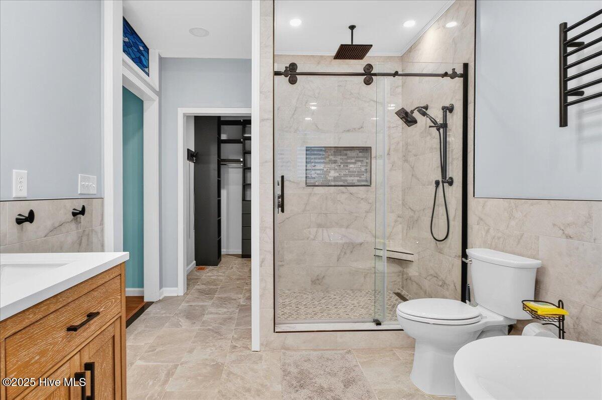 100523832 | Photo 45