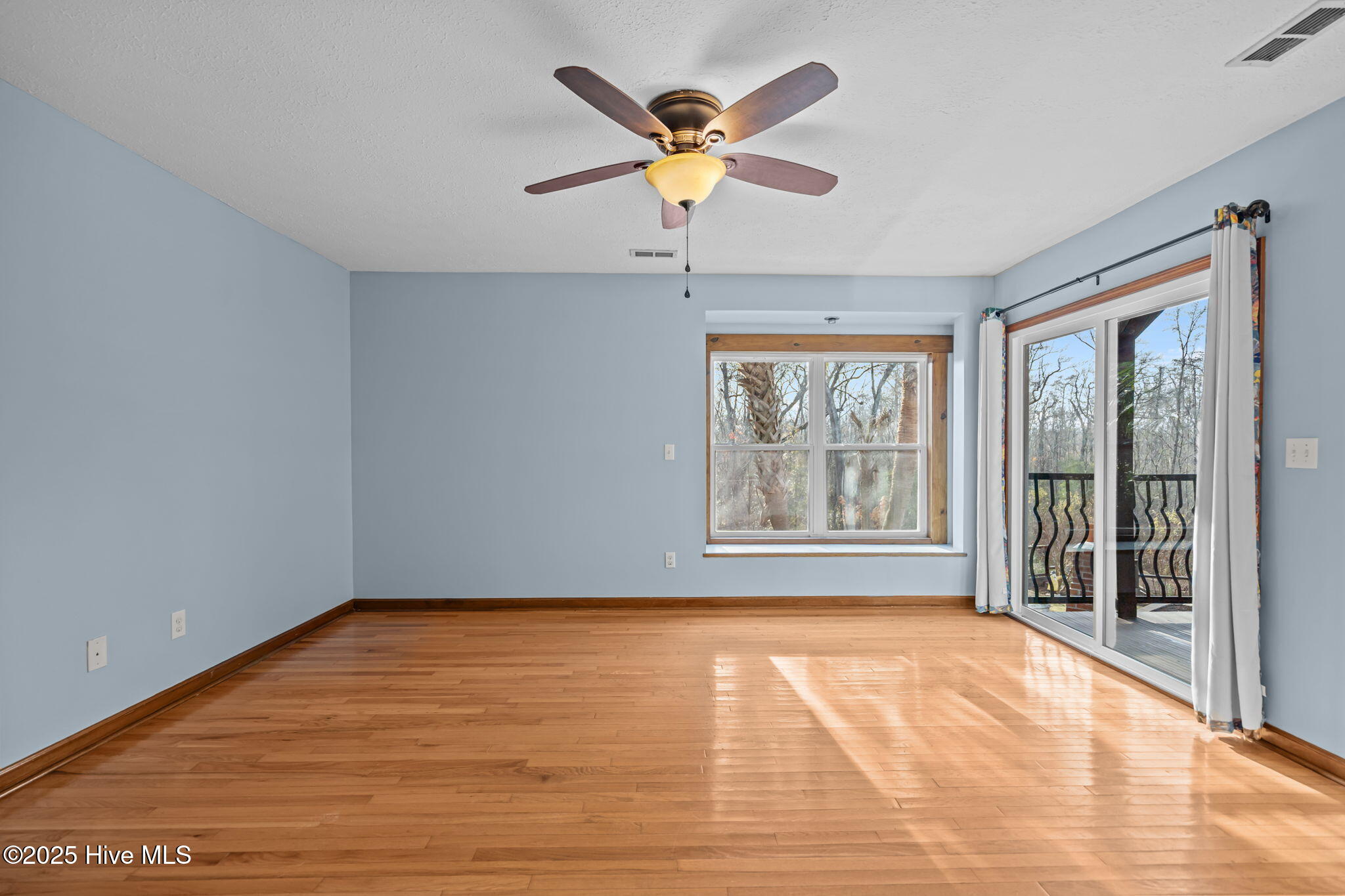 100536455 | Photo 34