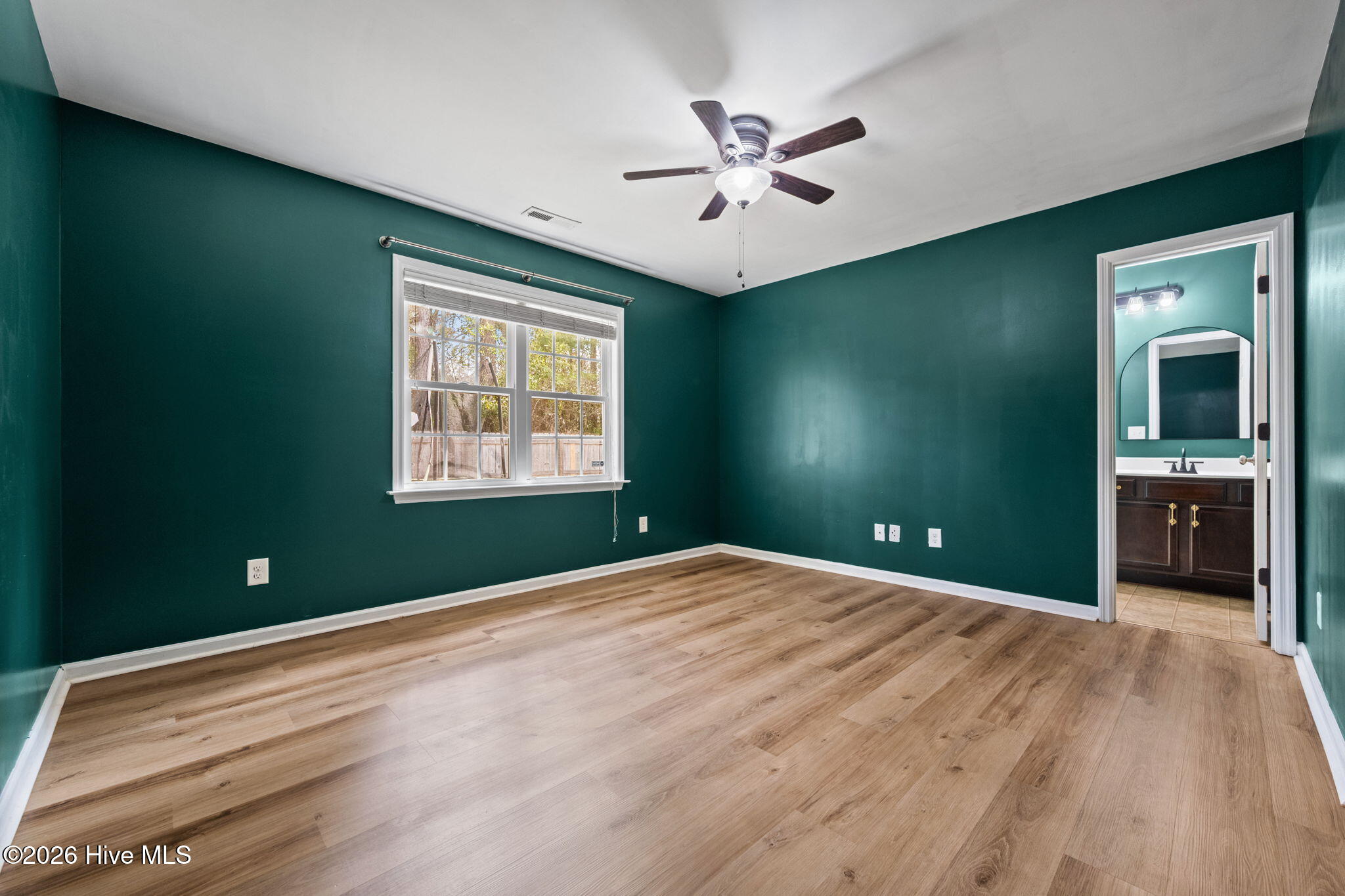 100565061 | Photo 22