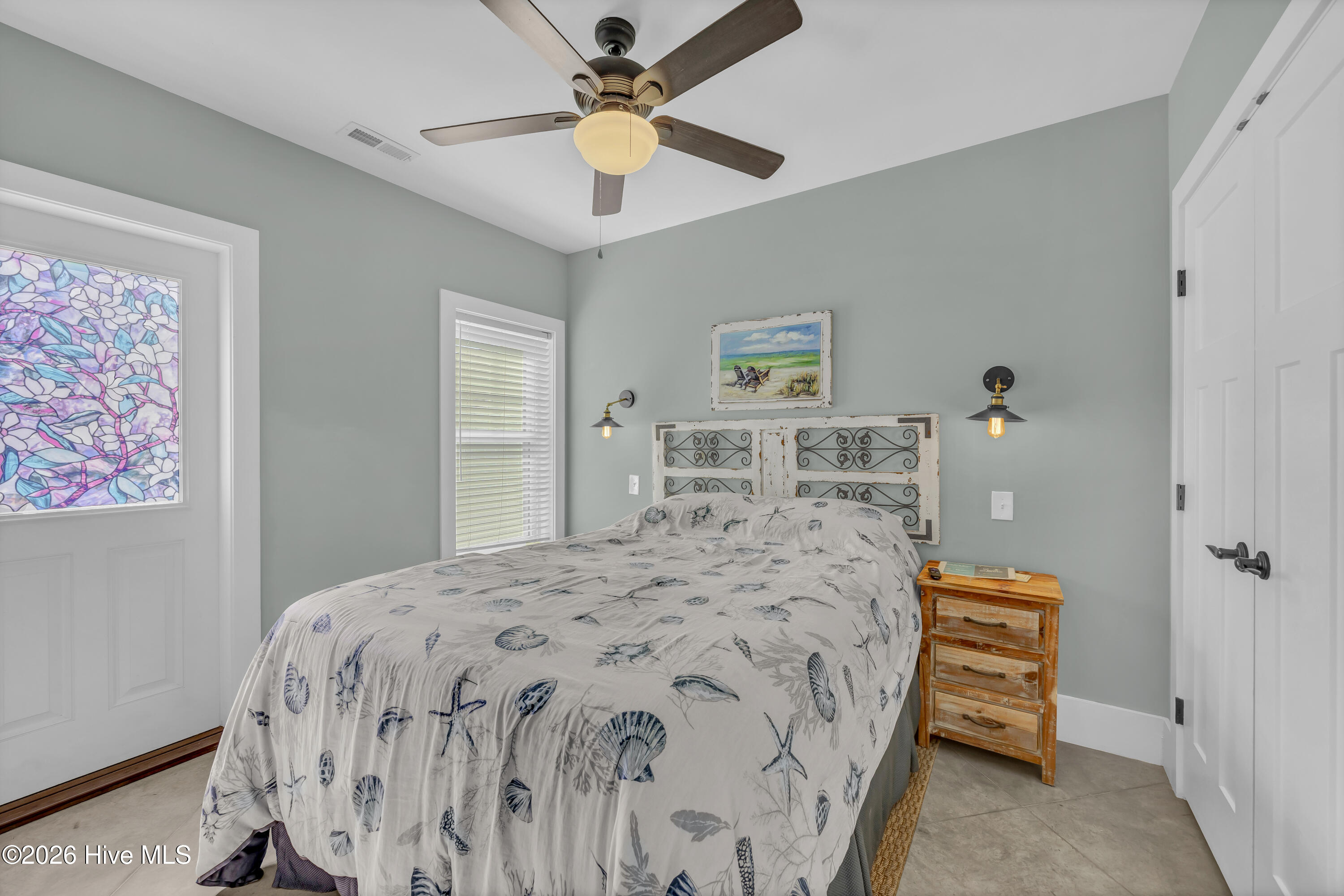 100558745 | Photo 23