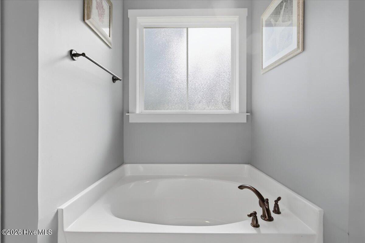 100568053 | Photo 32