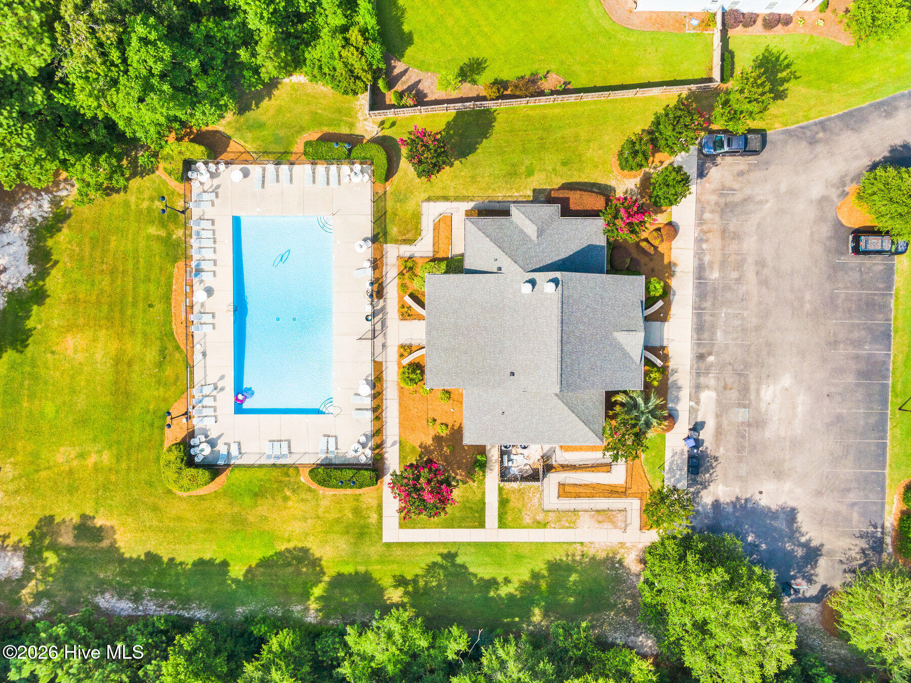 100548858 | Photo 35