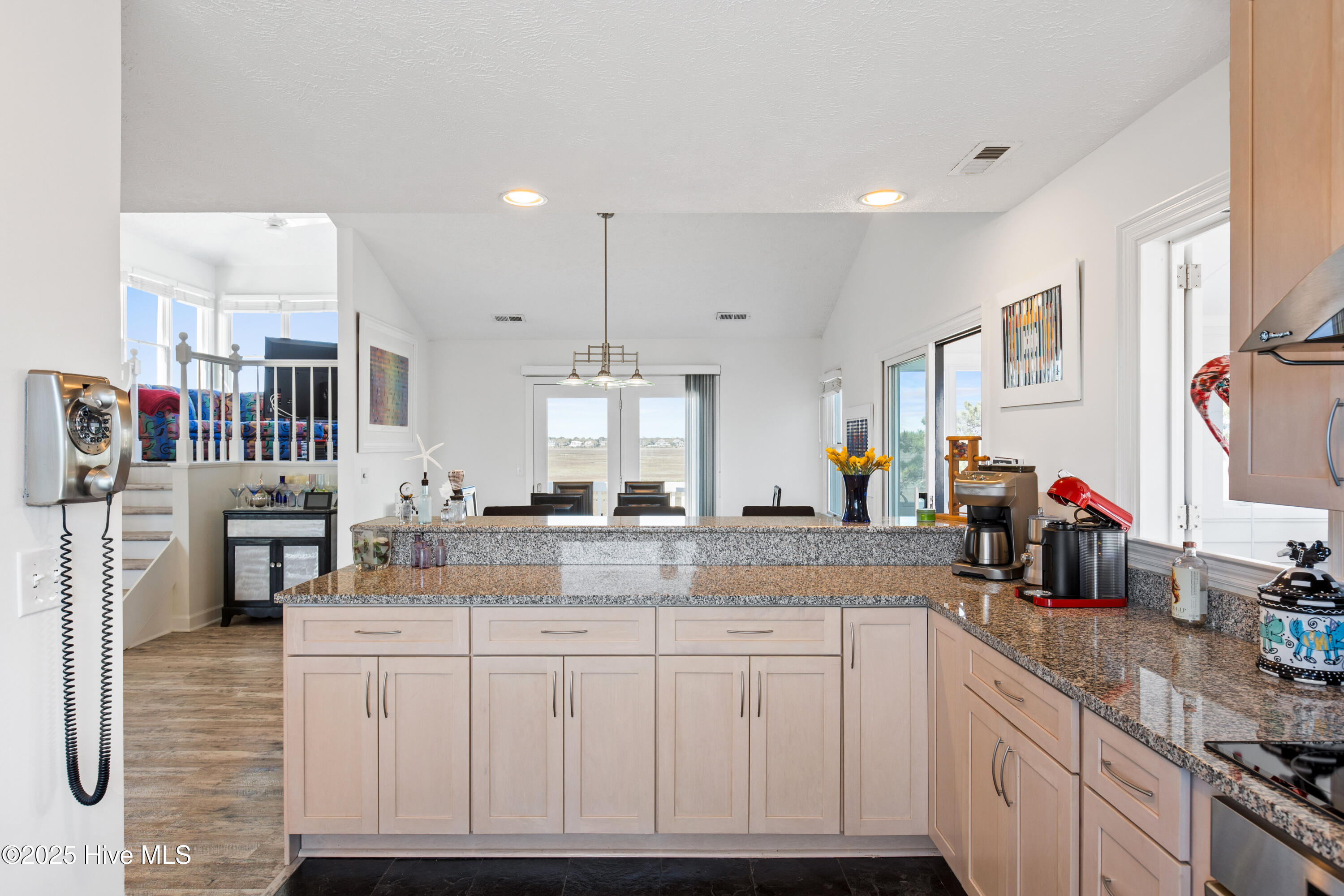 100497696 | Photo 23