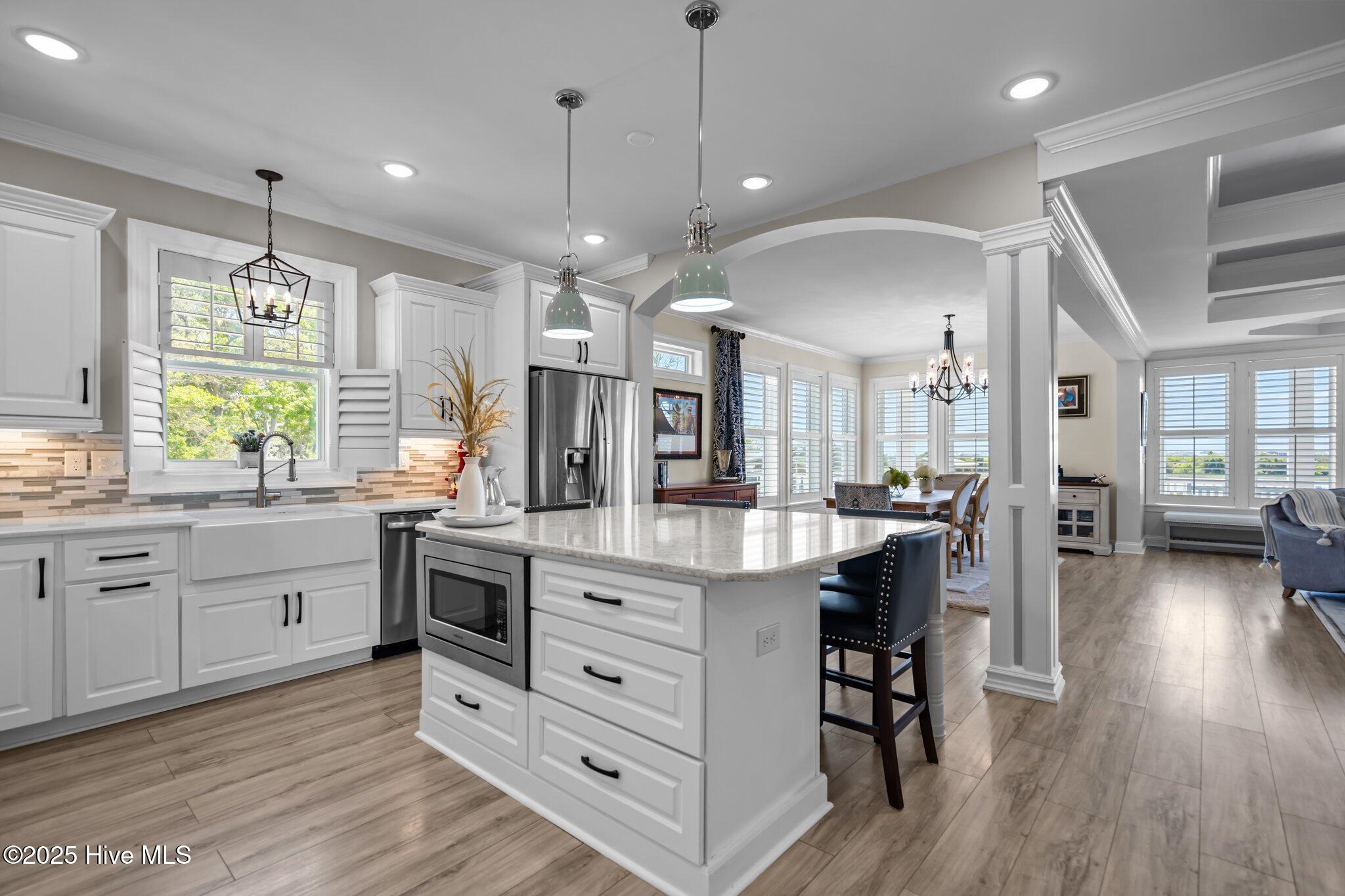 100532890 | Photo 22