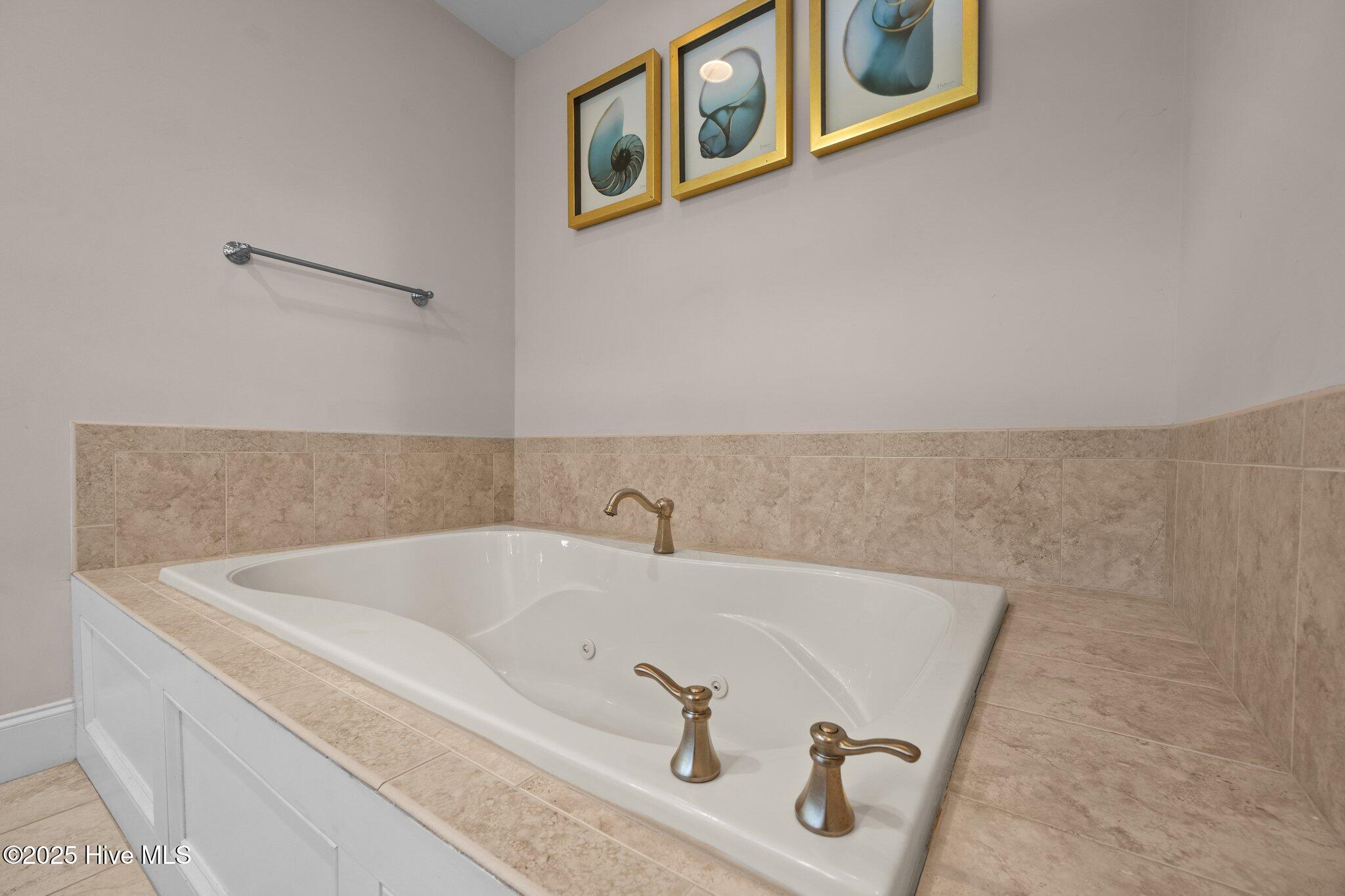 100516018 | Photo 32