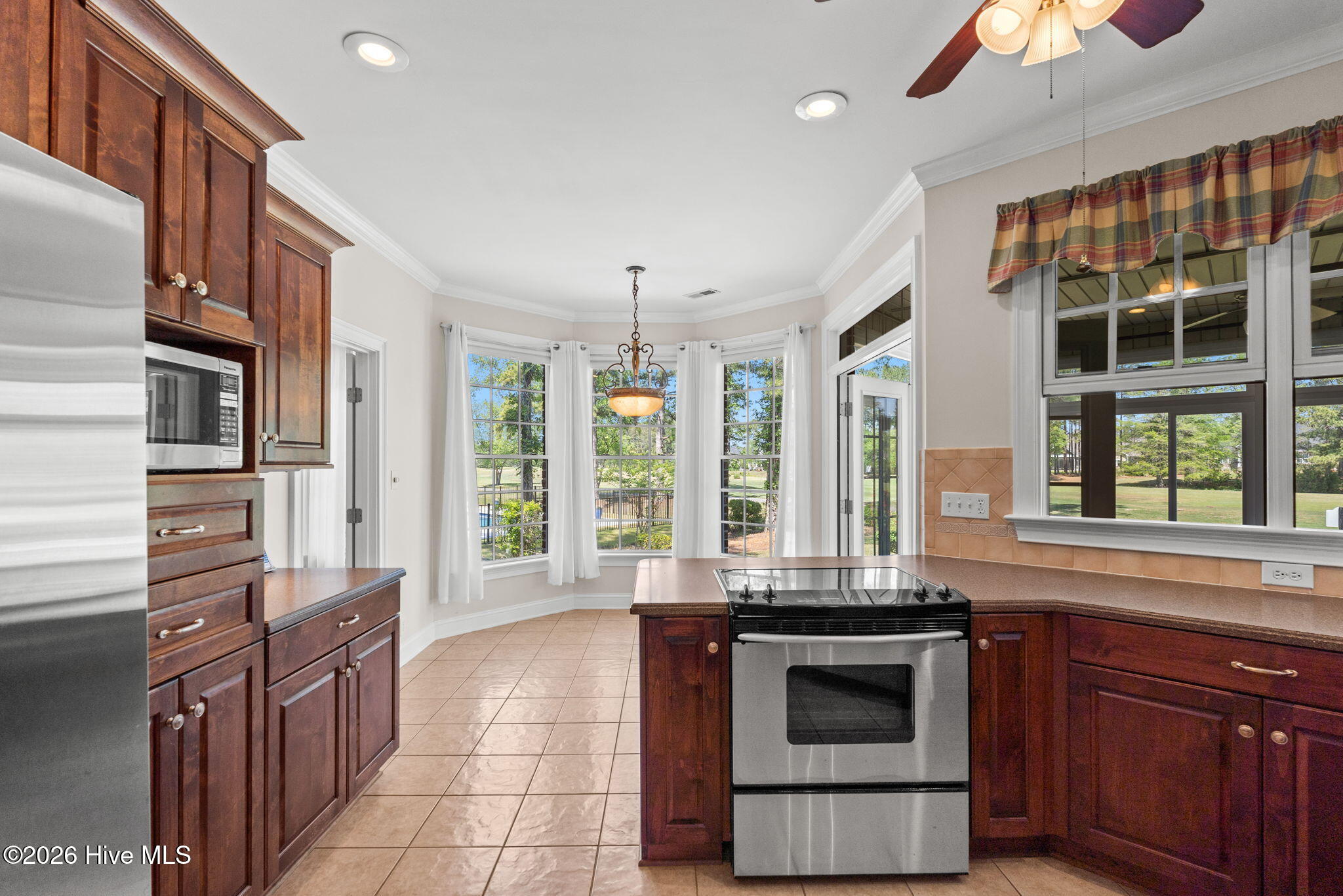 100569598 | Photo 17