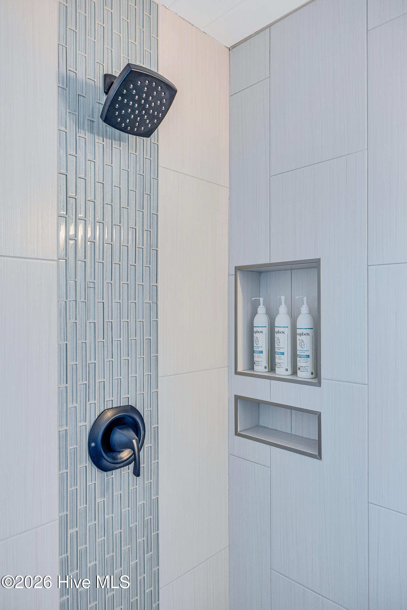 100547923 | Photo 24