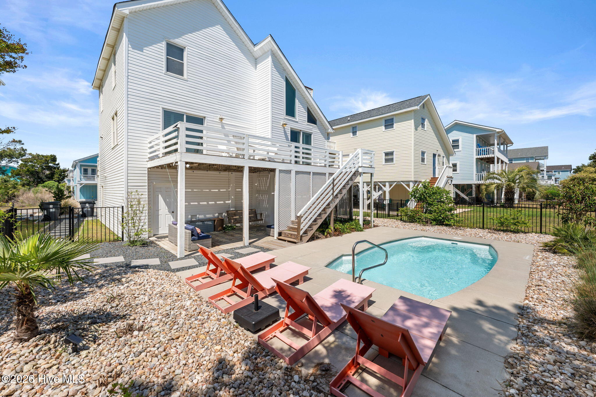 100568335 | Photo 26