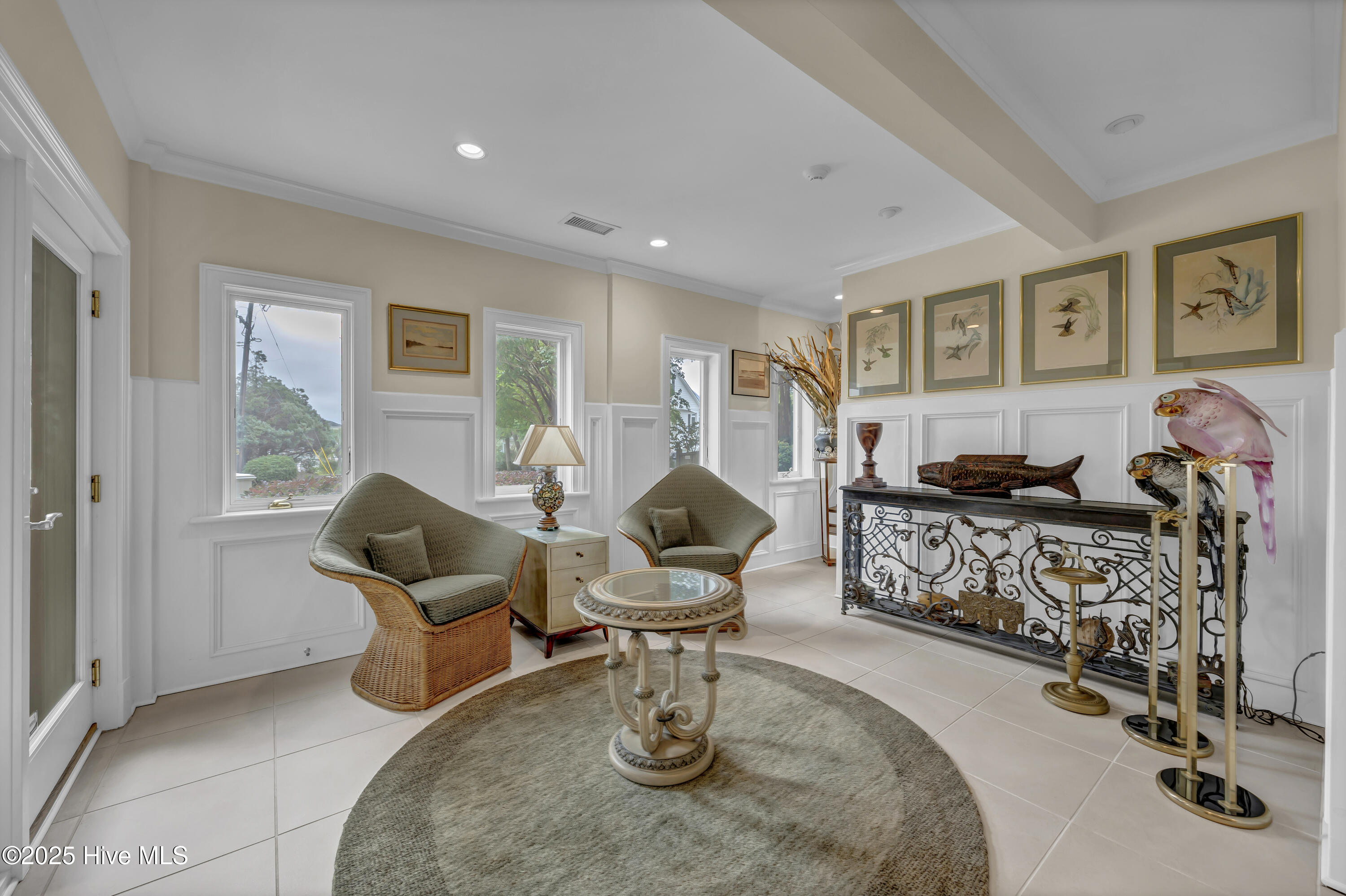 100530989 | Photo 51