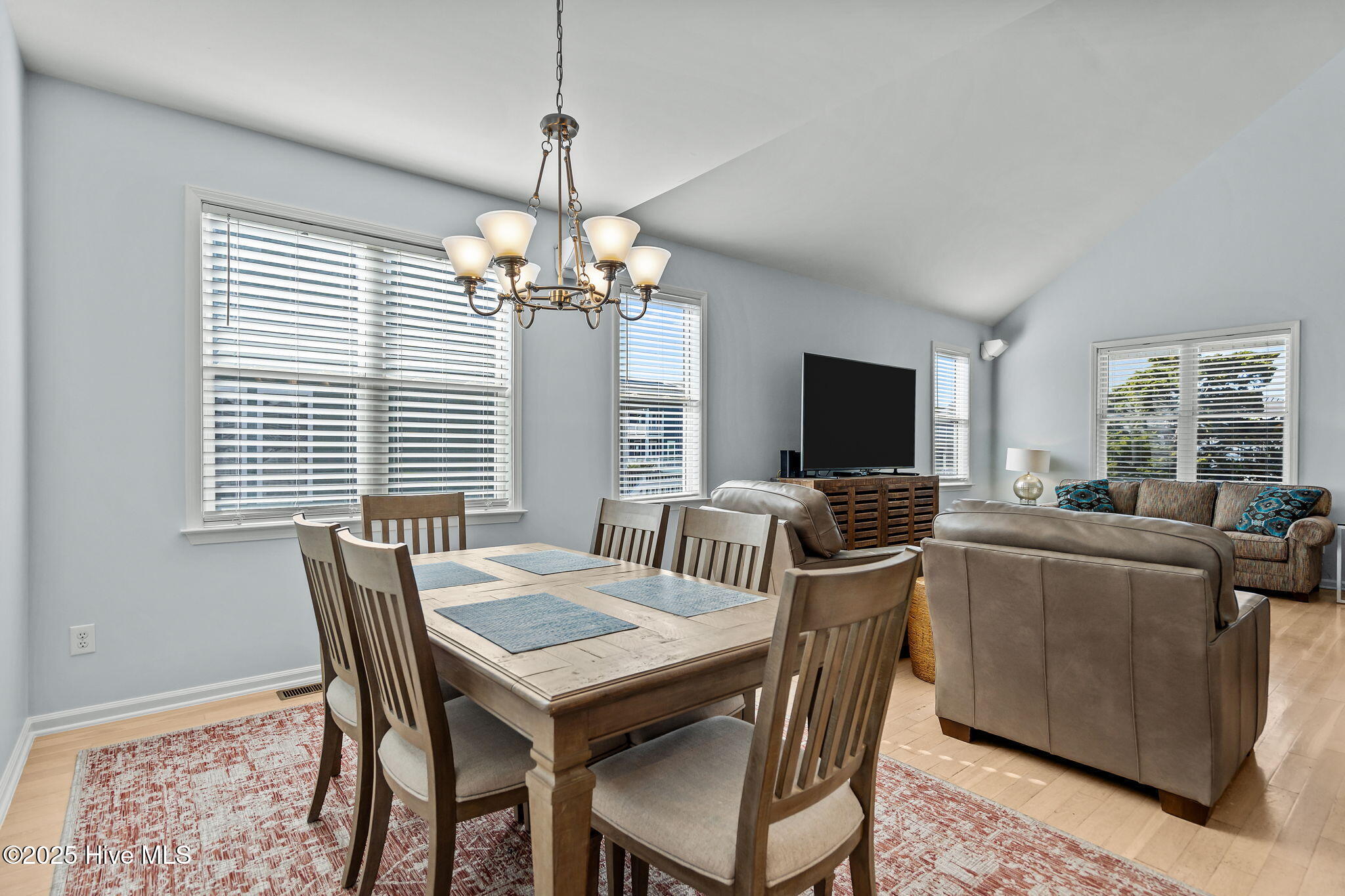 100542562 | Photo 10