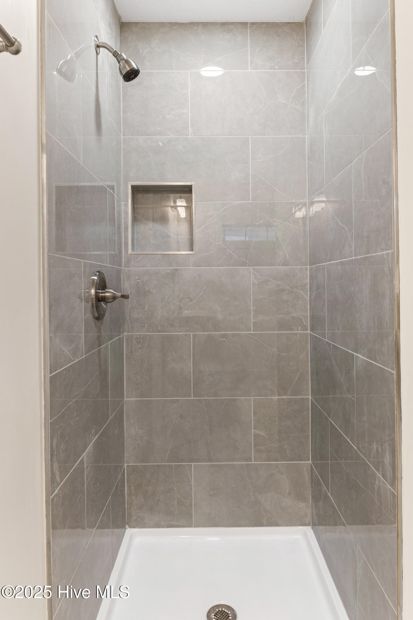 100536748 | Photo 21