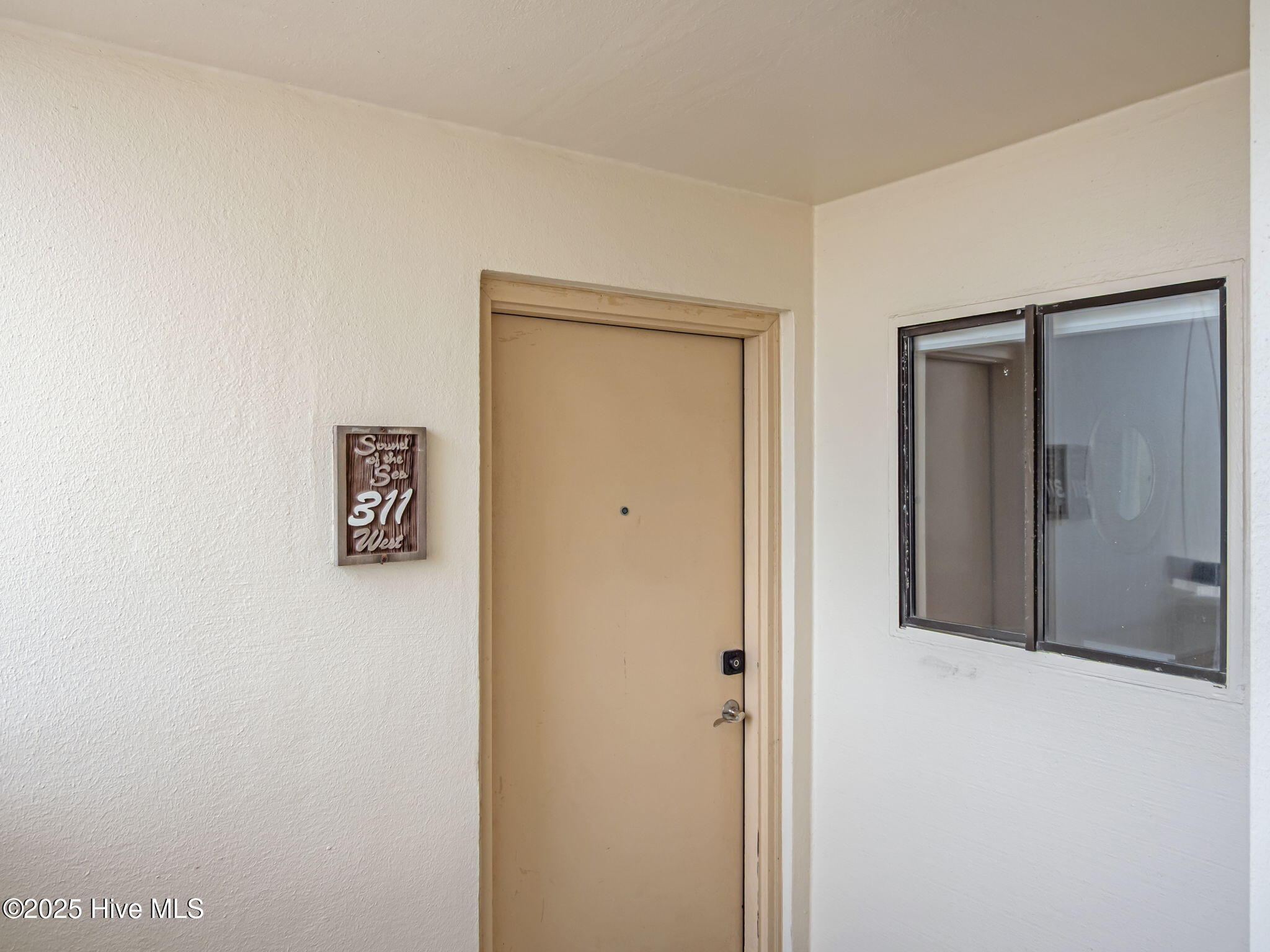 100520425 | Photo 43