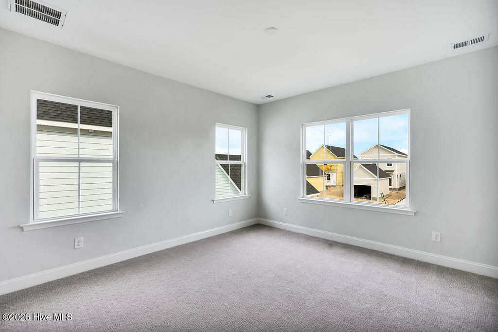 100549861 | Photo 11