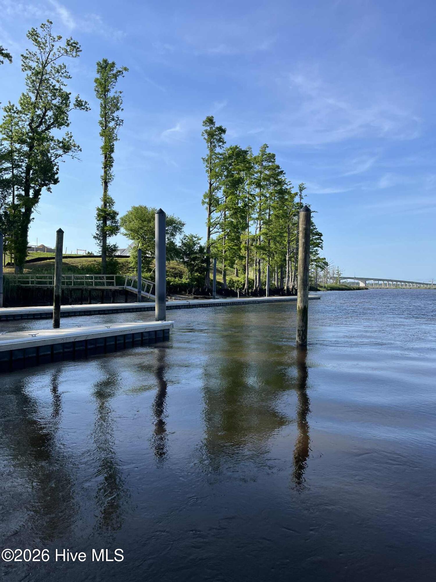 100548611 | Photo 43