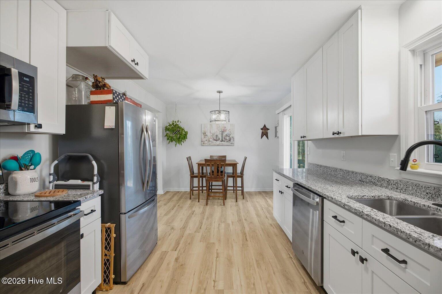 100548025 | Photo 15