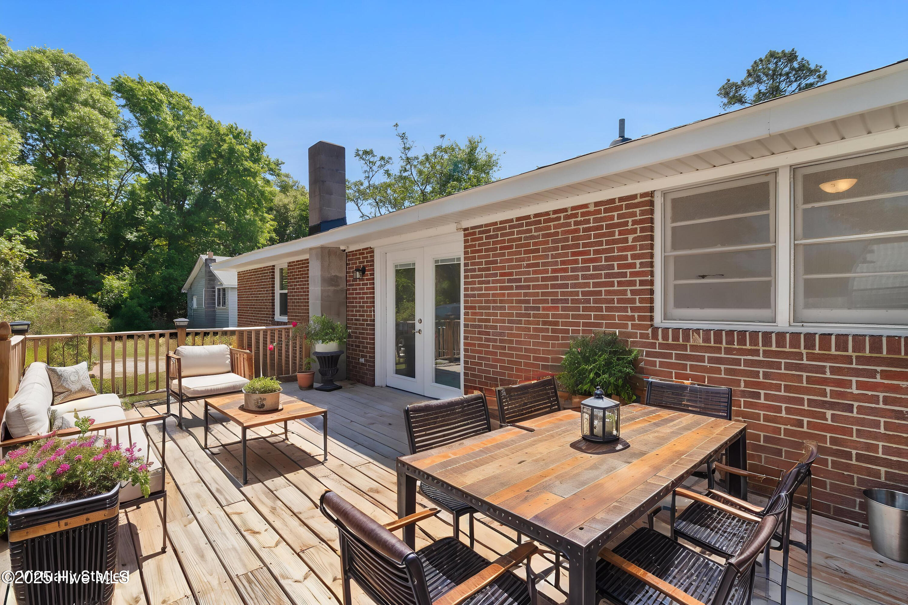 100570665 | Photo 27