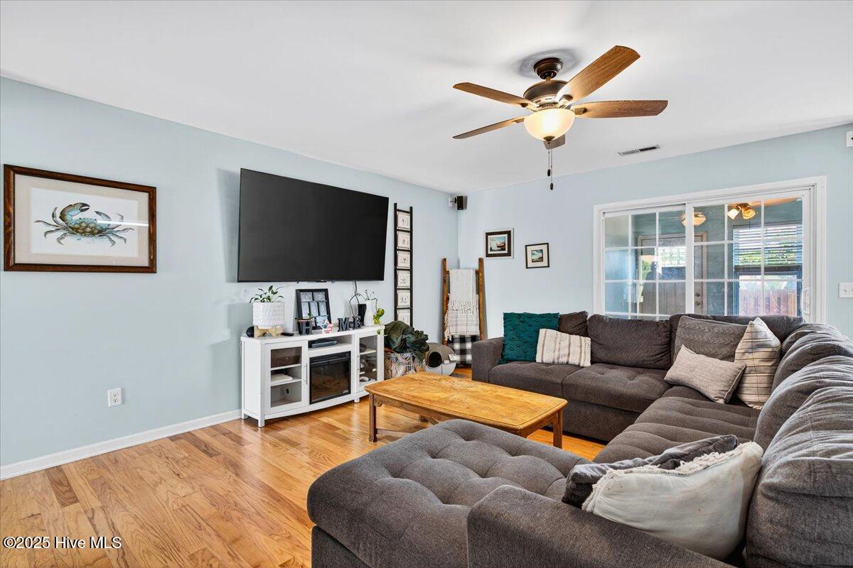 100518227 | Photo 12