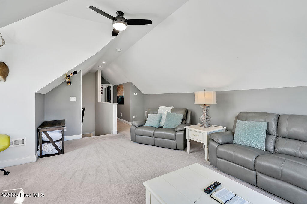 100518744 | Photo 30