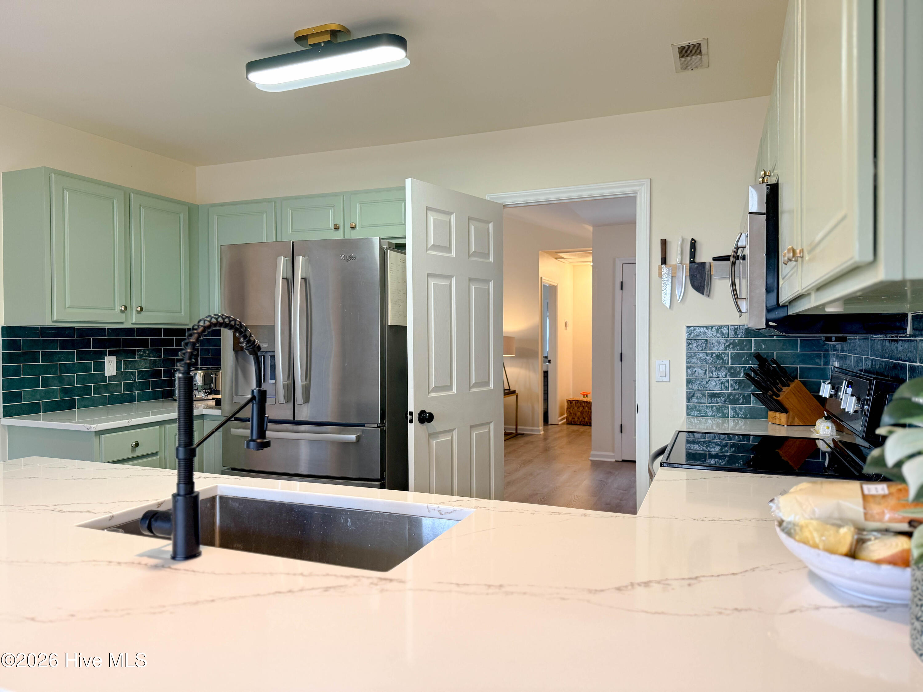 100559708 | Photo 28