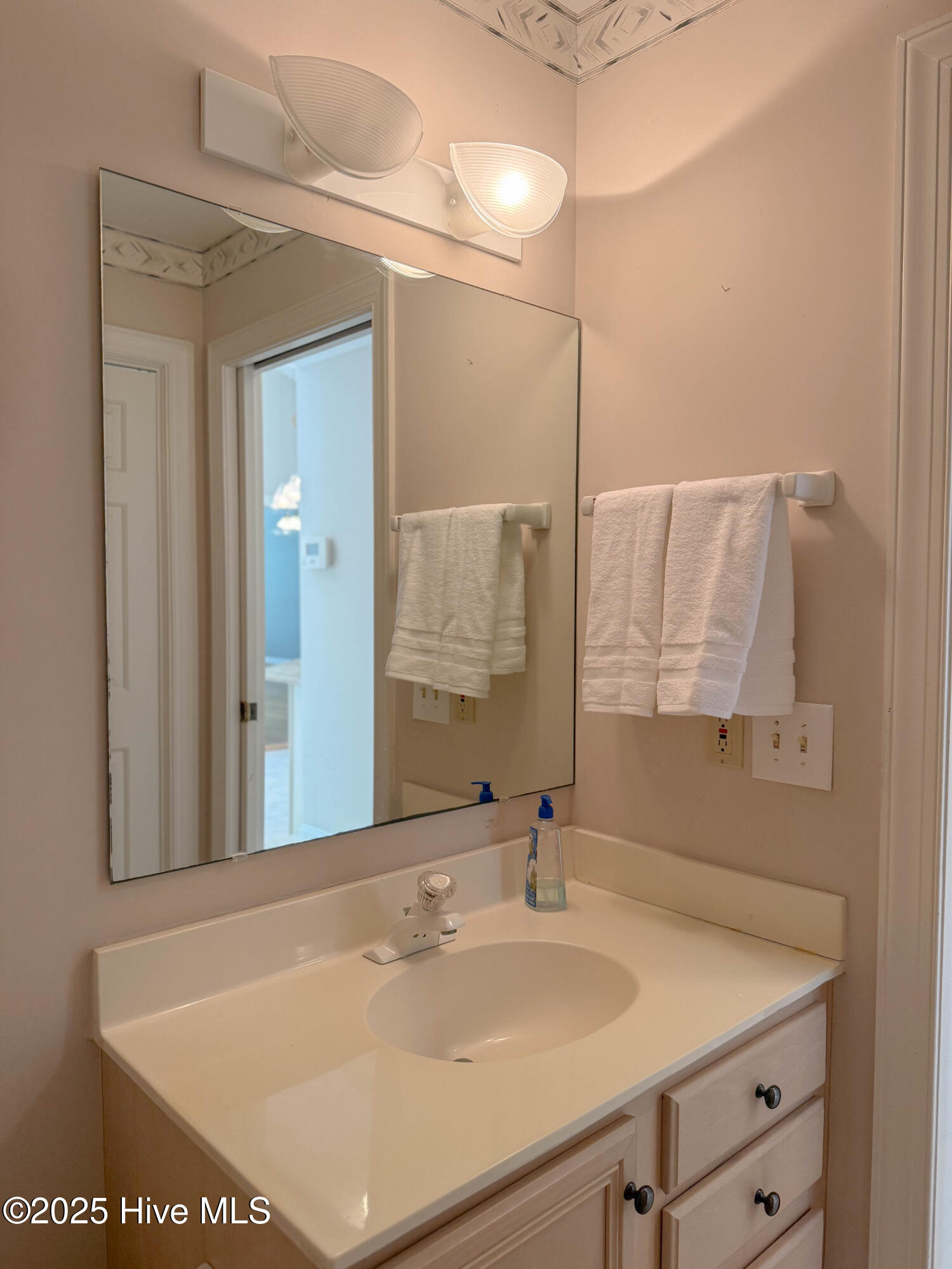 100535071 | Photo 50