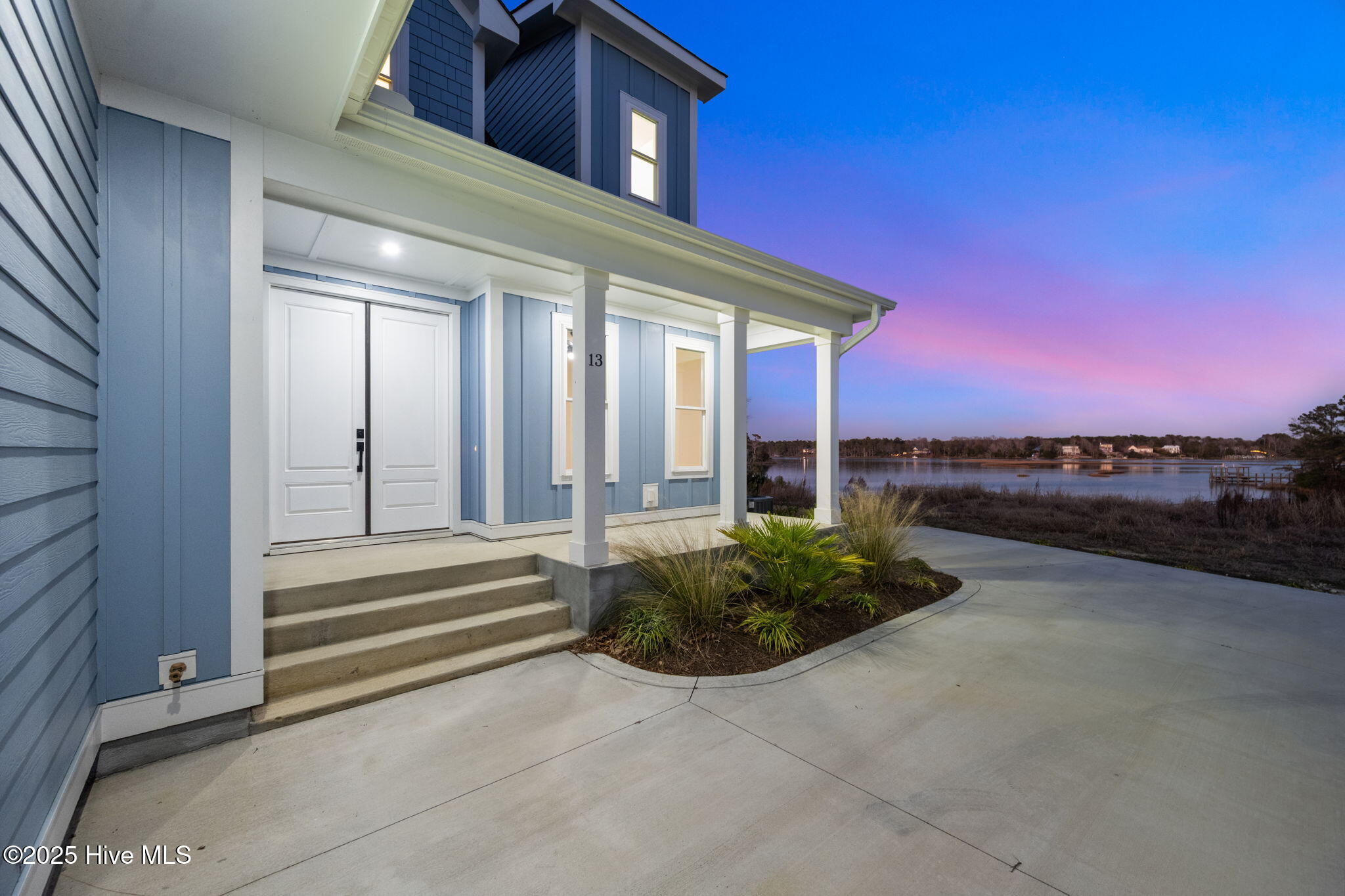 100547090 | Photo 73