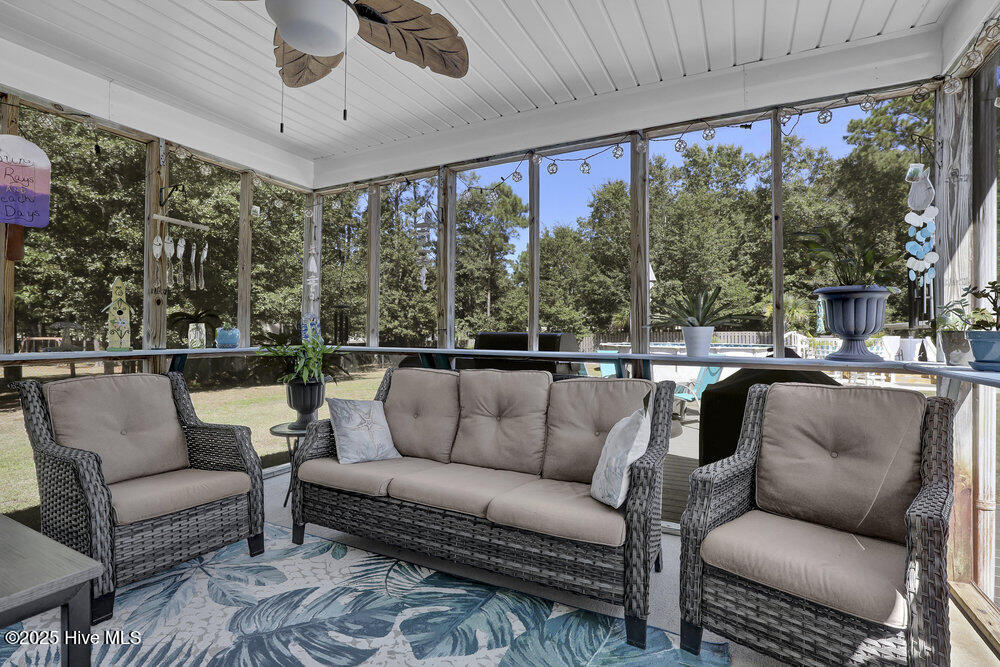 100532845 | Photo 32