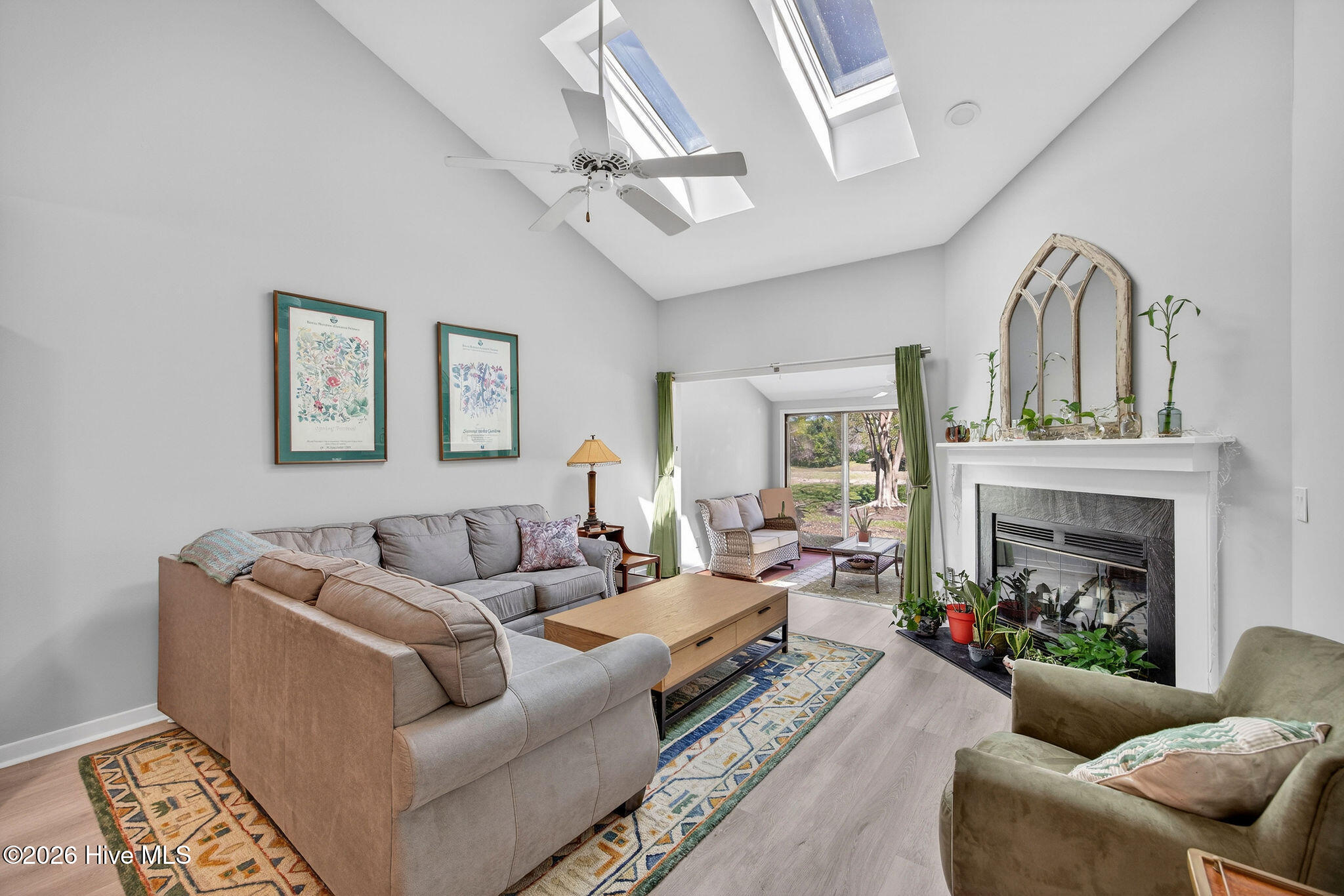 100563726 | Photo 11