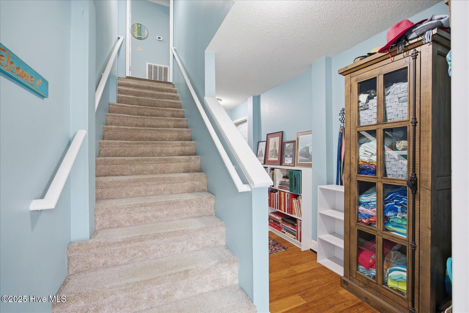 100546689 | Photo 15