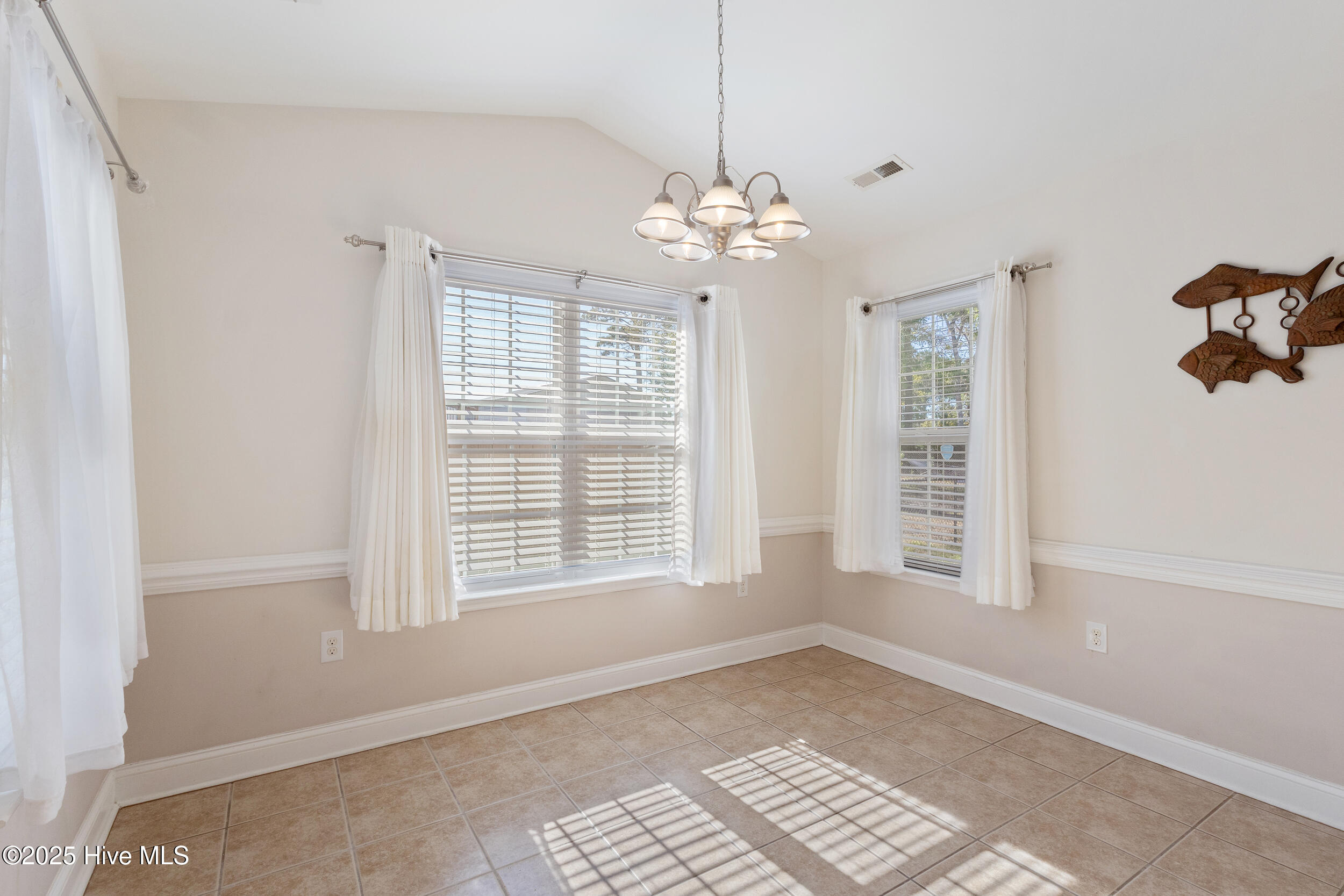 100541465 | Photo 18