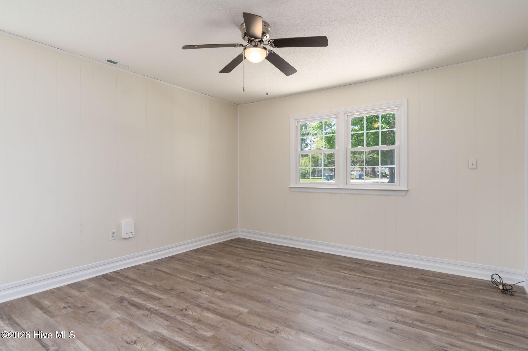 100568369 | Photo 24