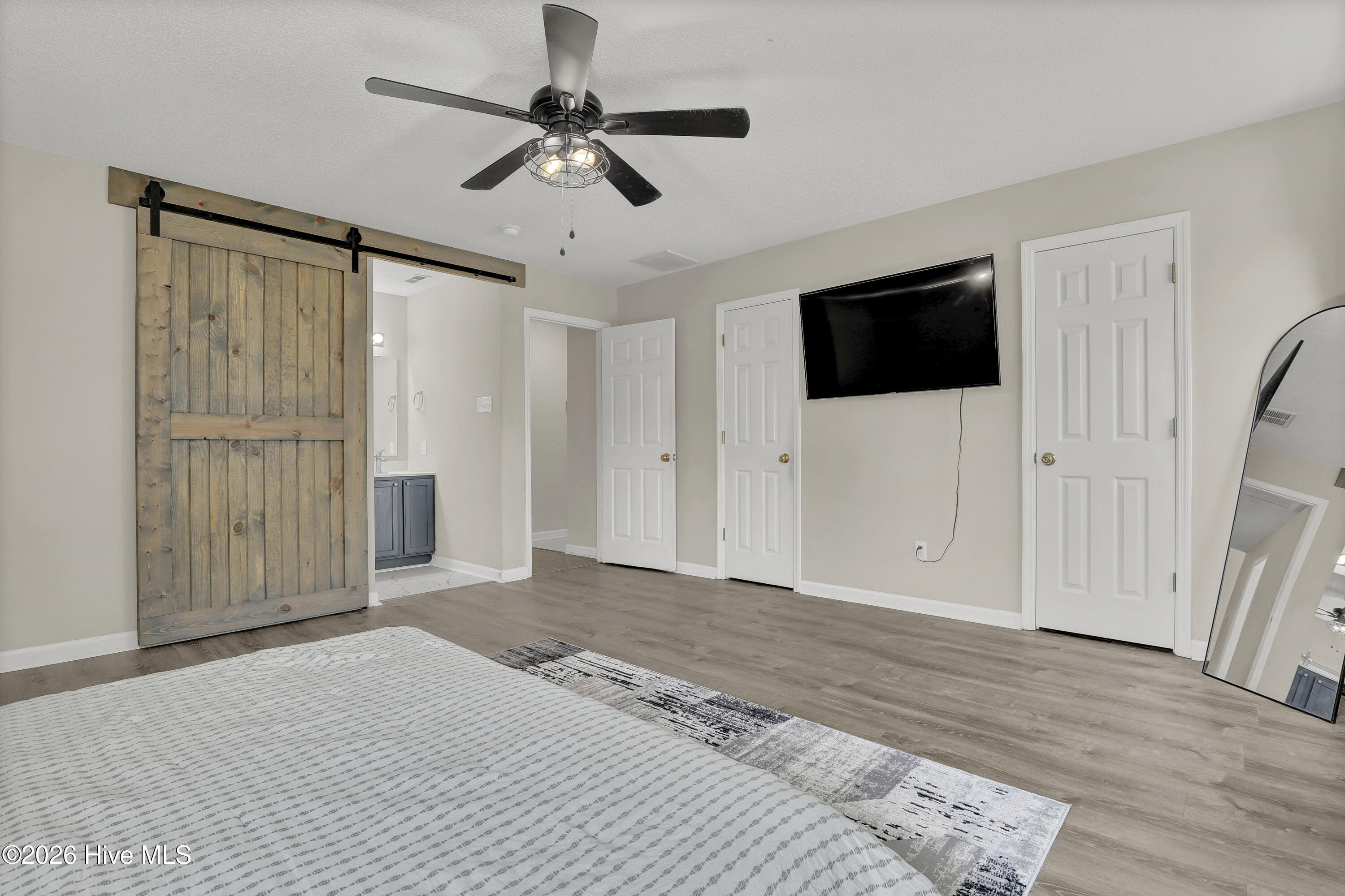 100568979 | Photo 19