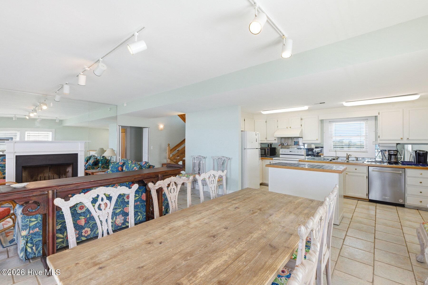 100566391 | Photo 11