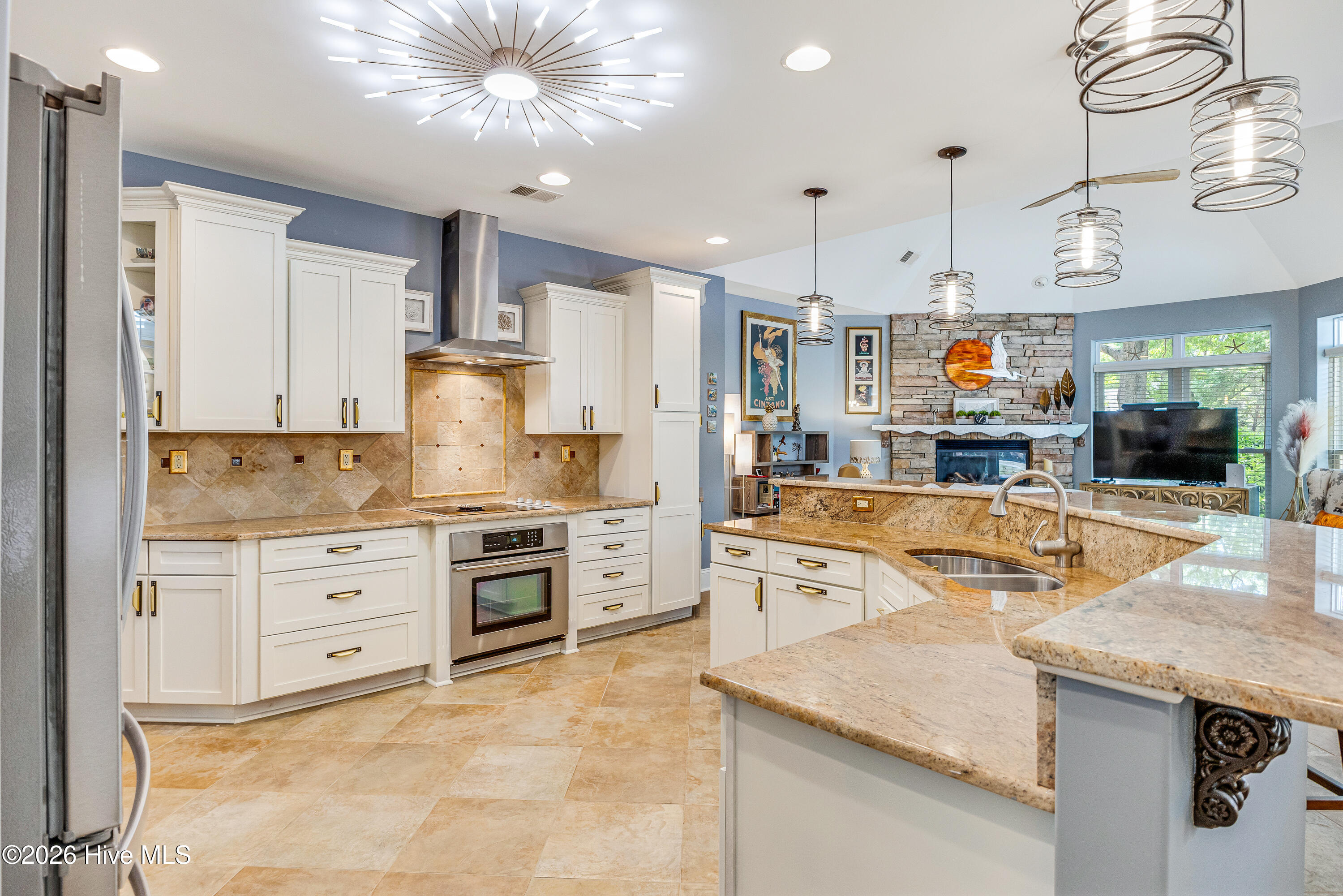 100570031 | Photo 15