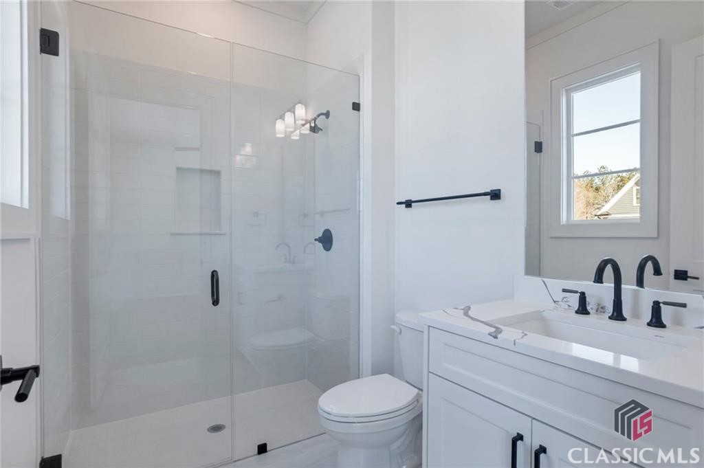 Bathroom - Guest bath with Shower