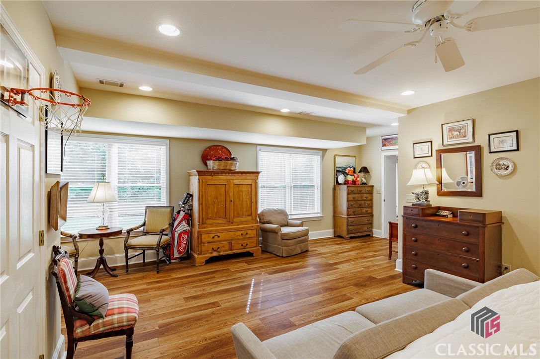 1060 Woodhollow Lane